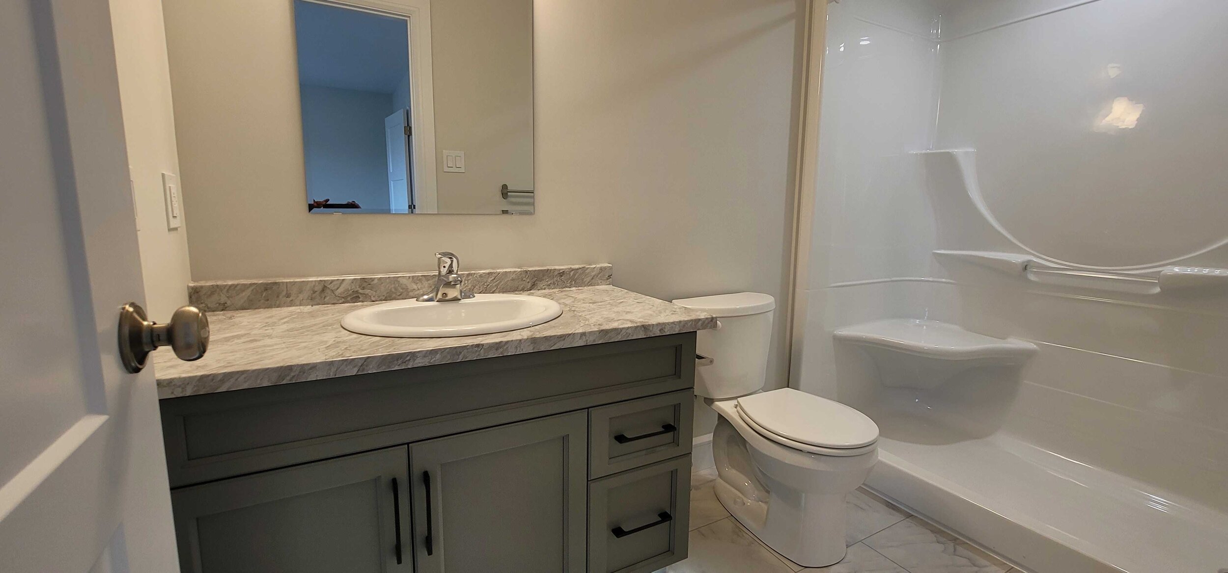Bathroom 1 .jpg