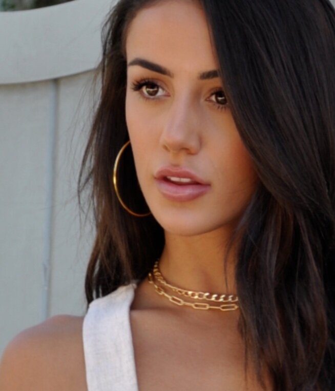Carrie+Necklace+pic+2+model+.jpg