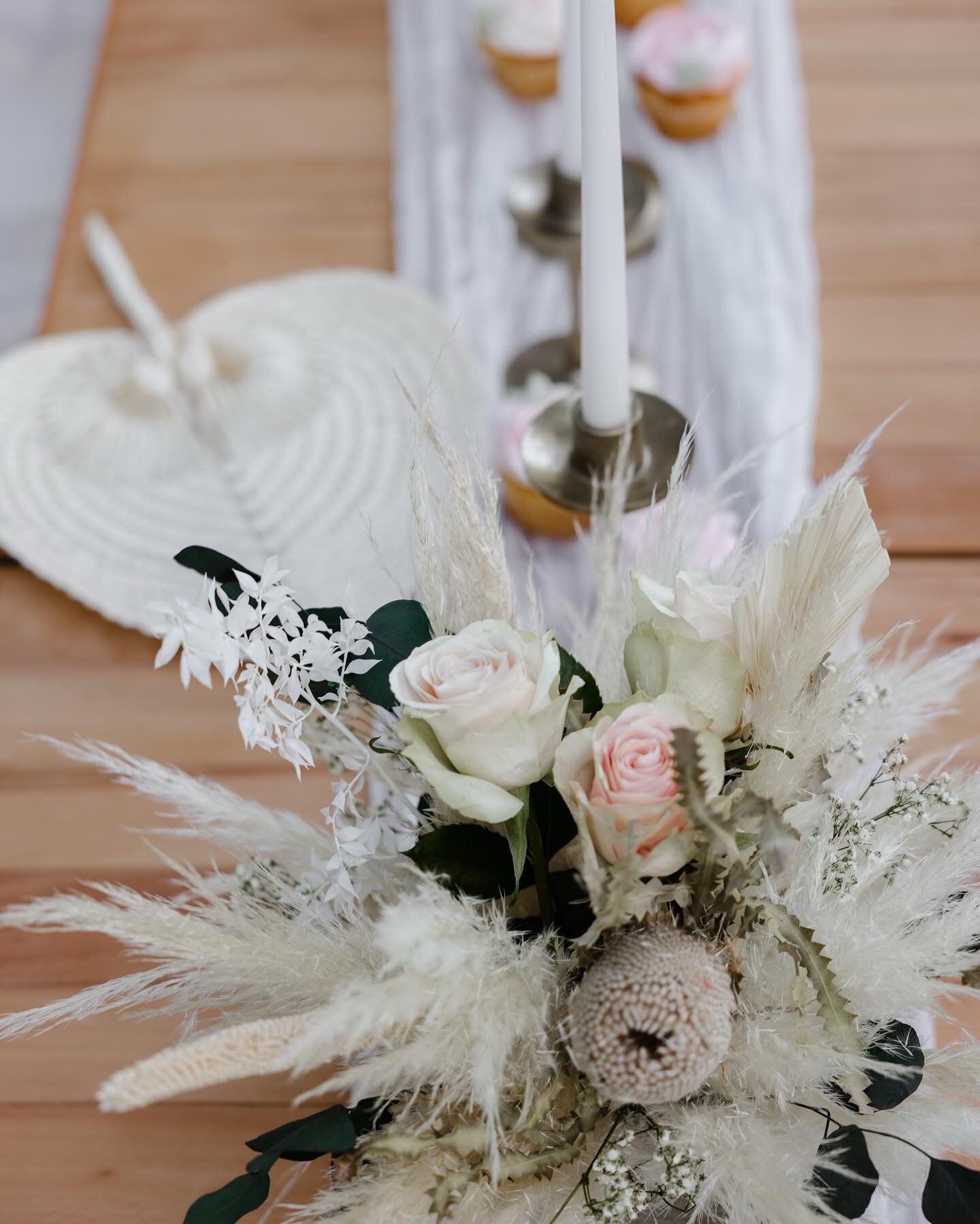 Once upon a time &hellip;.. 🌾🤍

We have officially launched our Boho Rental Collection. Now offering photo installations and dried floral centerpieces and event decor.

Book now ! Bbarfresh.com
 

#driedflowers #bohodecor #rentme #bohomiami #bloomb