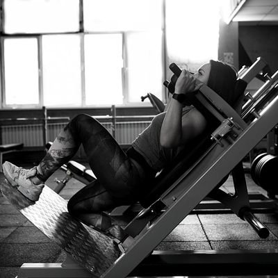 Hack squat: how to do it right and benefits 