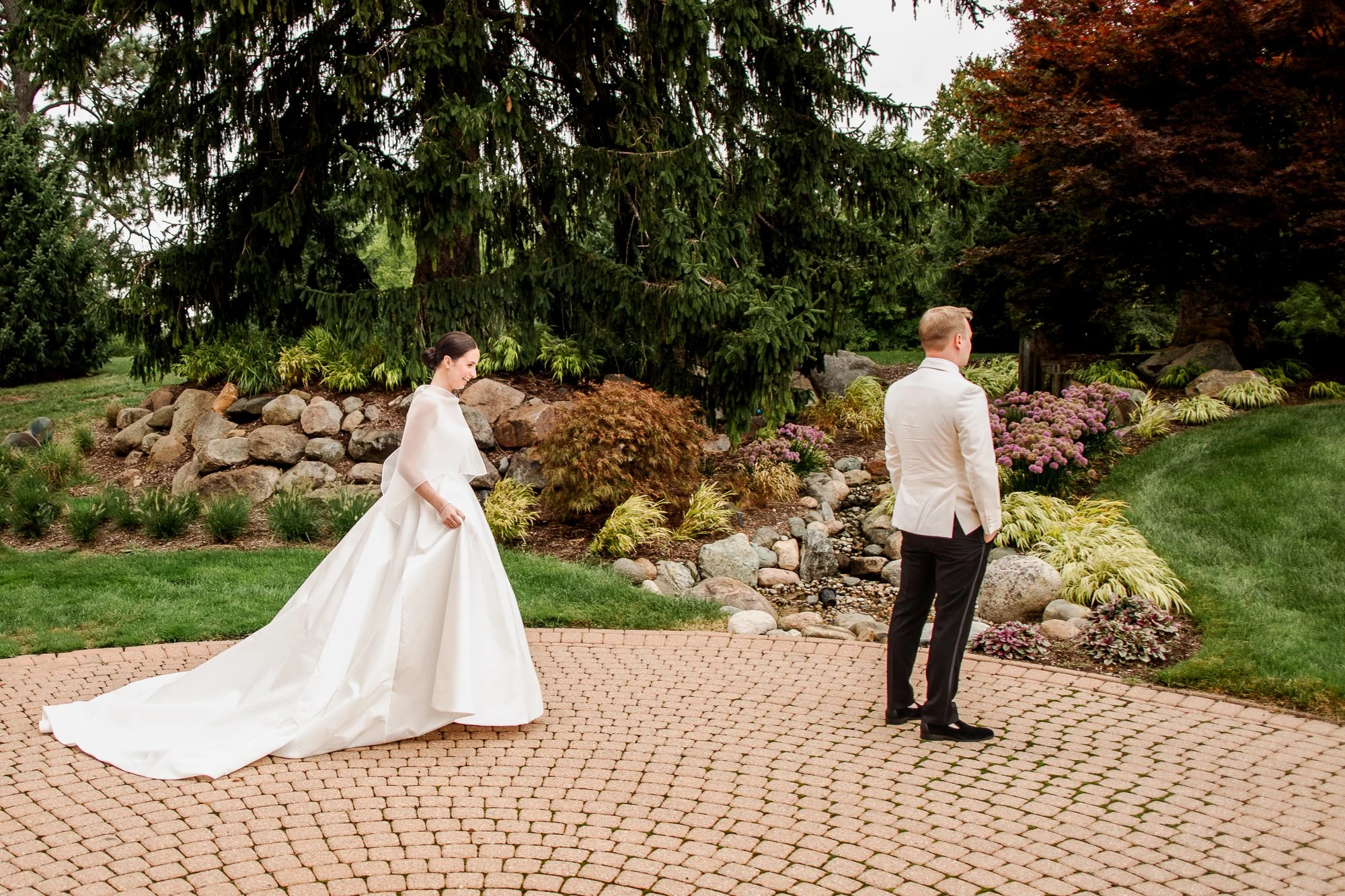 Sarah approaching Owen during their first look at Temple Shir Shalom