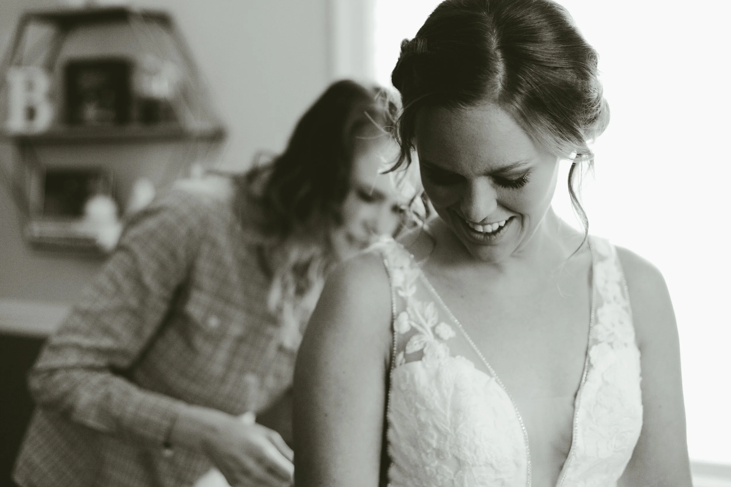 Lace Wedding Dress | Fort Wayne Wedding at the Embassy Theatre | Wedding Photos at Foellinger-Freimann Botanical Conservatory | Kellie Robinson Photography