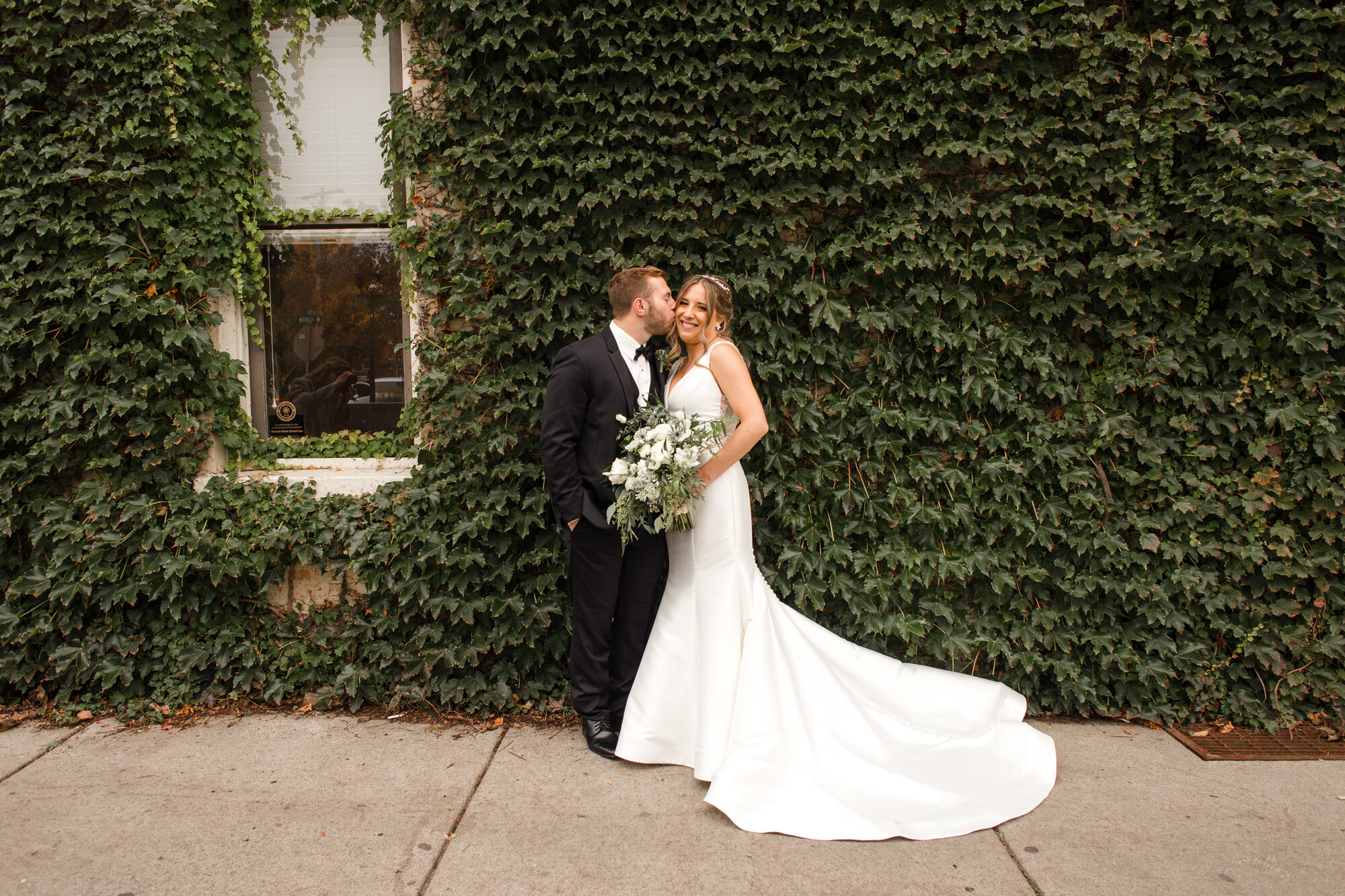 Emily + Mike | Downtown Howell Michigan Wedding Photographer — Kellie ...