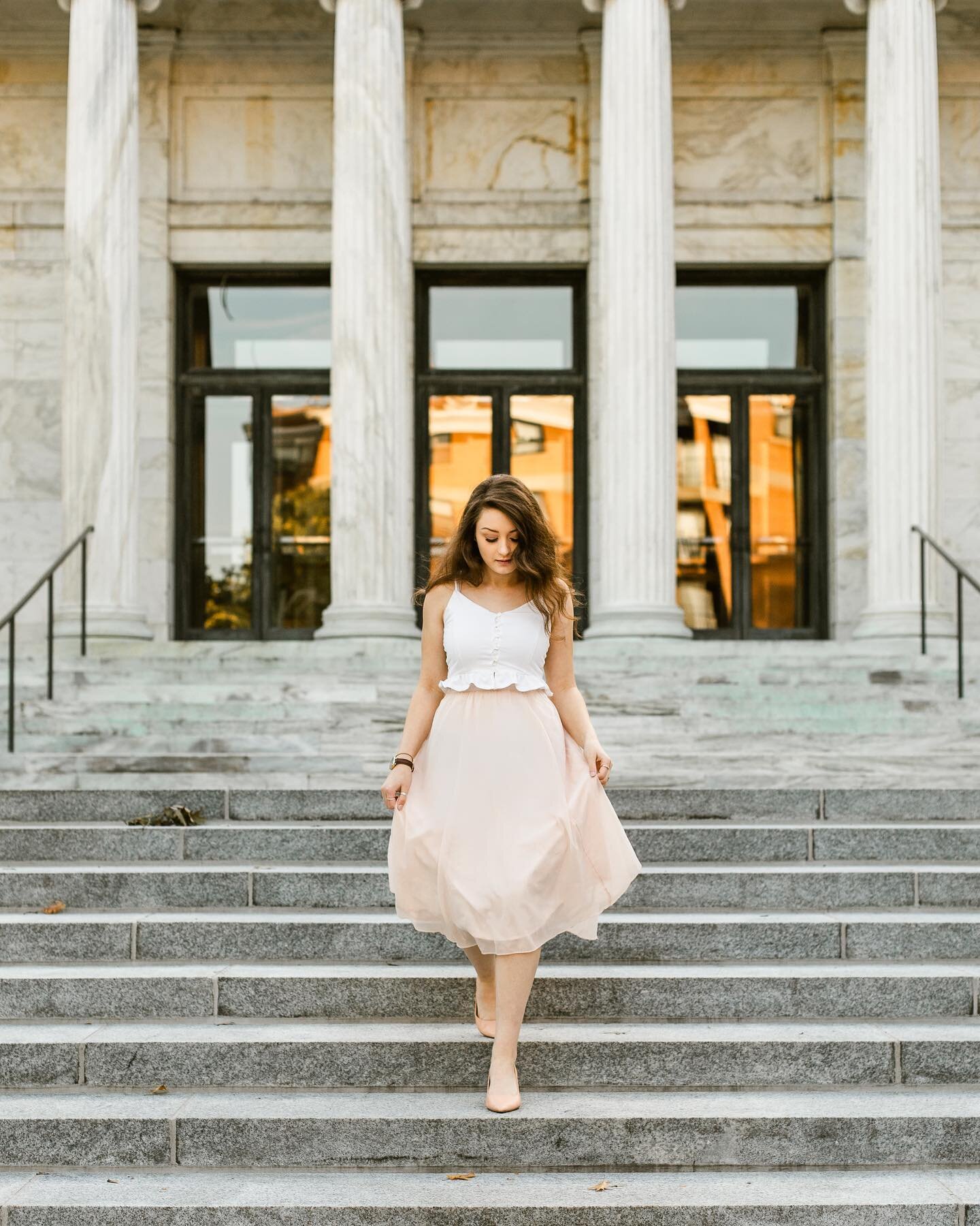 5 reasons to photograph couples at museums in my reels today. I do love a good stair case. And I do love this lady.
.
.
.
.
#toledoweddingphotographer #toledowedding #toledophotographer #ohioweddingphotographer #ohiowedding #ohiophotographer  #maumee