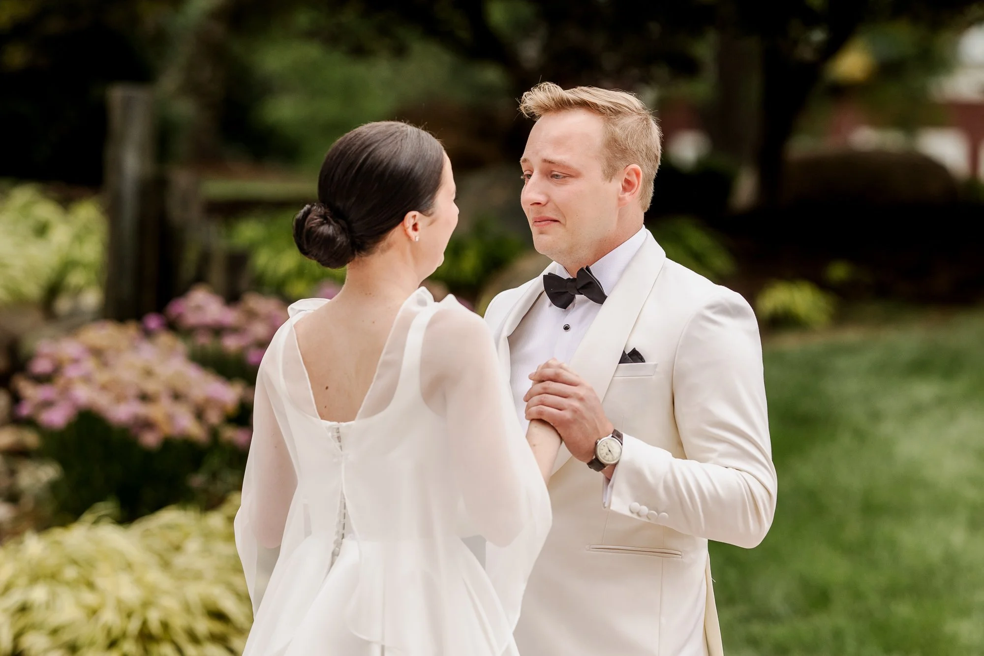 temple-shir-shalom.jpg Owen reacting as he sees Sarah during their first look