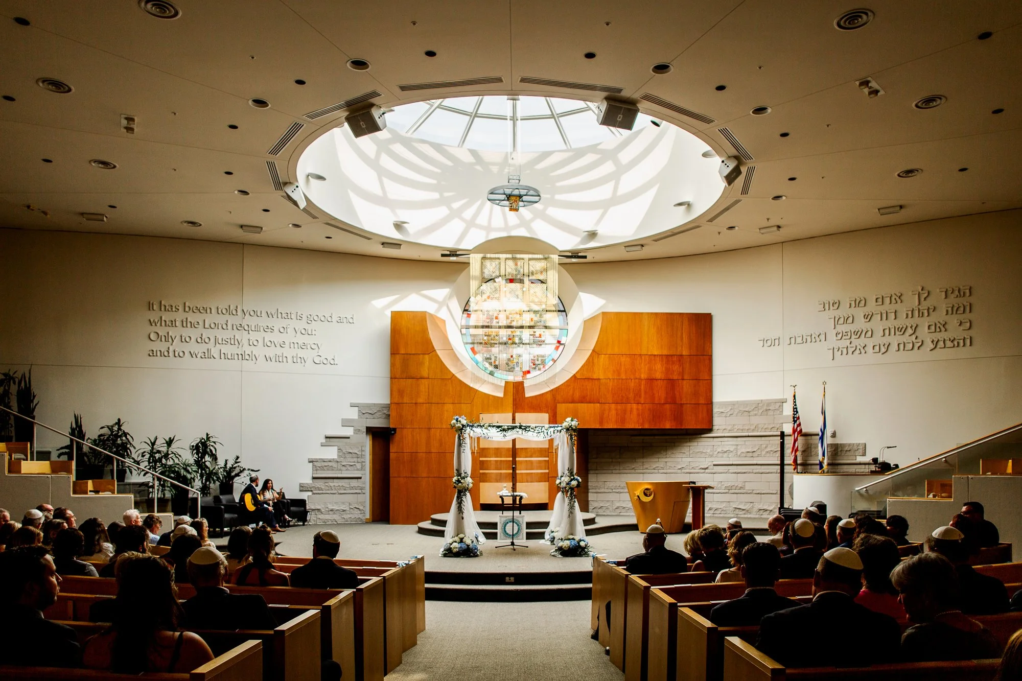 Sarah and Owen during their Jewish wedding ceremony in Temple Shir Shalom sanctuary