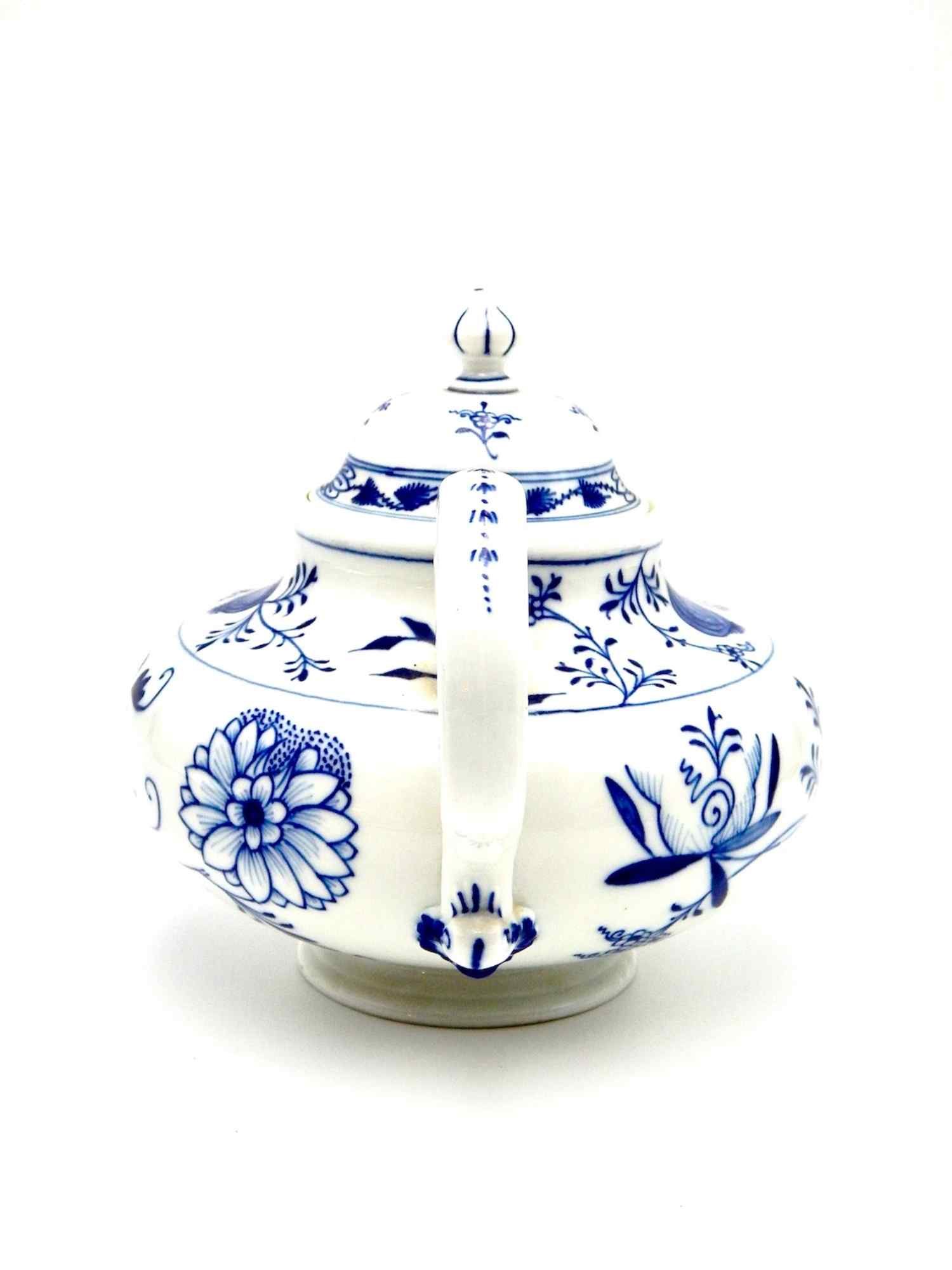 blue-onion-crossed-sword-meissen-teapot-handle.jpg
