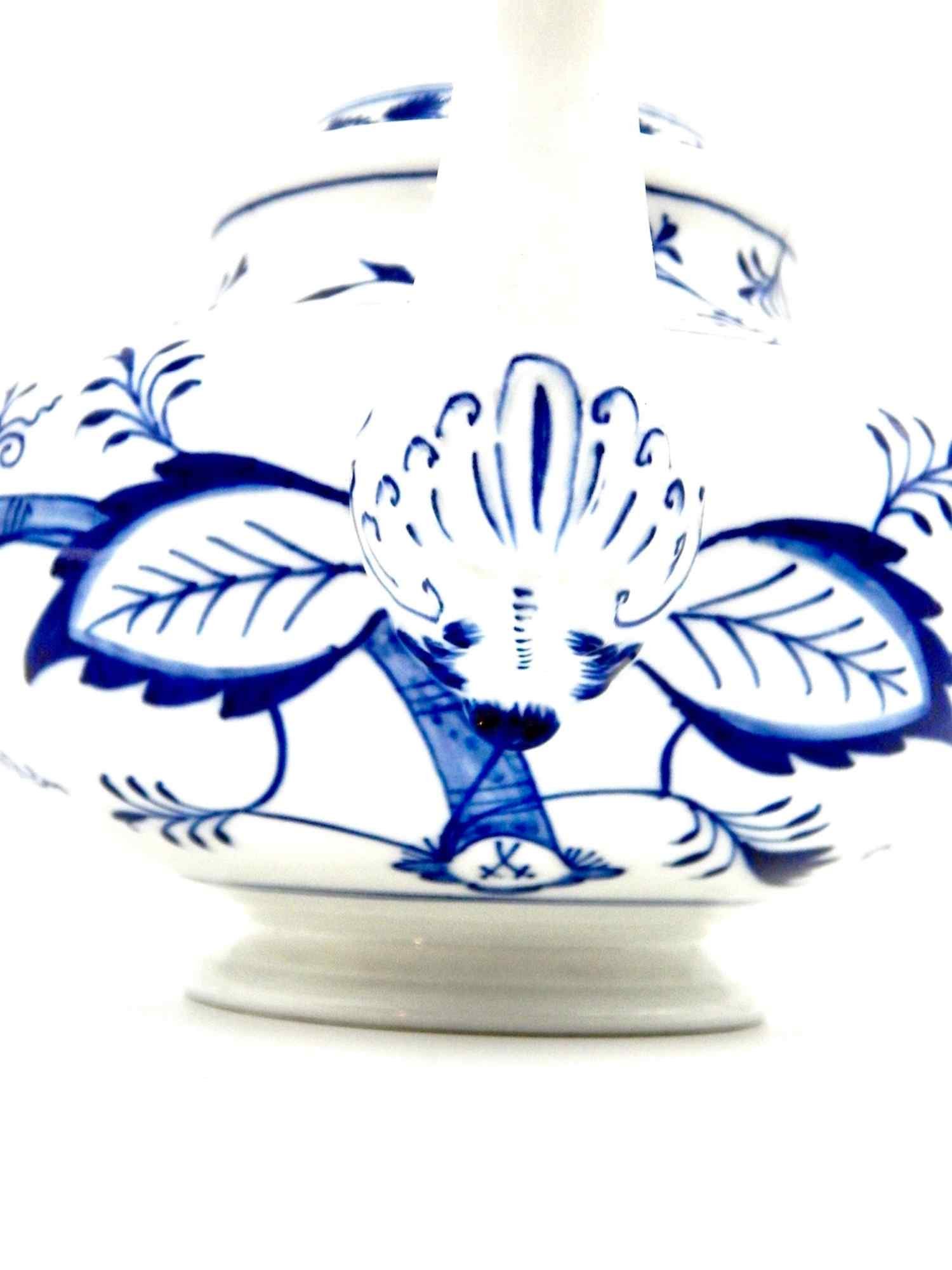 blue-onion-crossed-sword-meissen-teapot-spout-base.jpg
