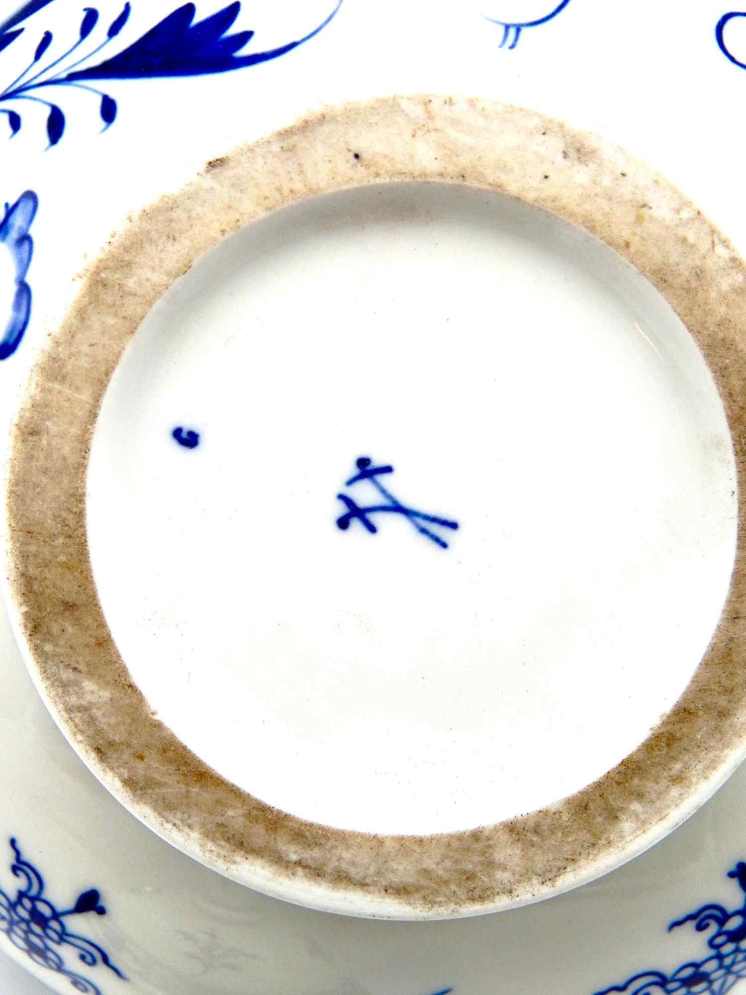 blue-onion-crossed-sword-meissen-teapot-mark.jpg