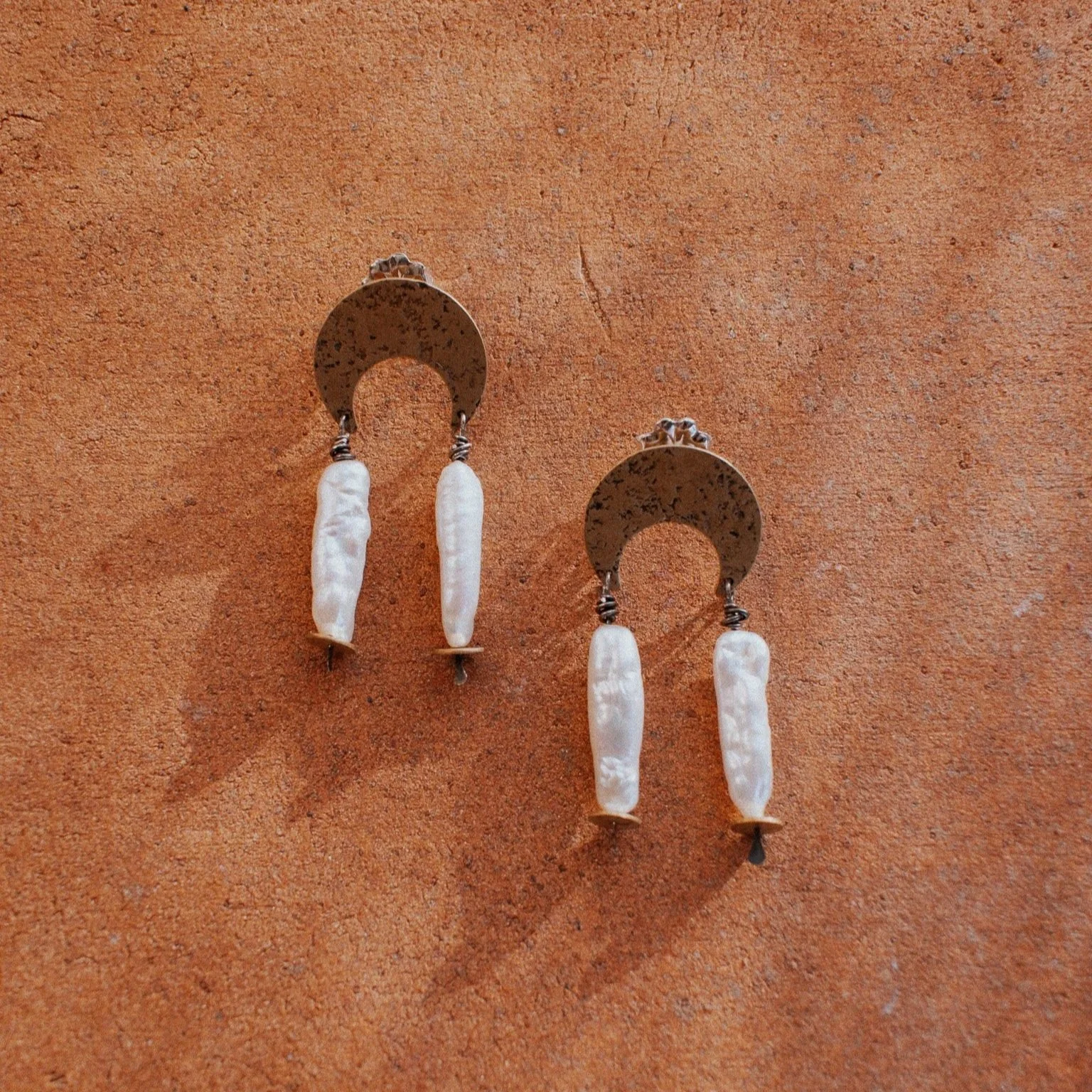 Pearl Portal Earrings - Brass Mini