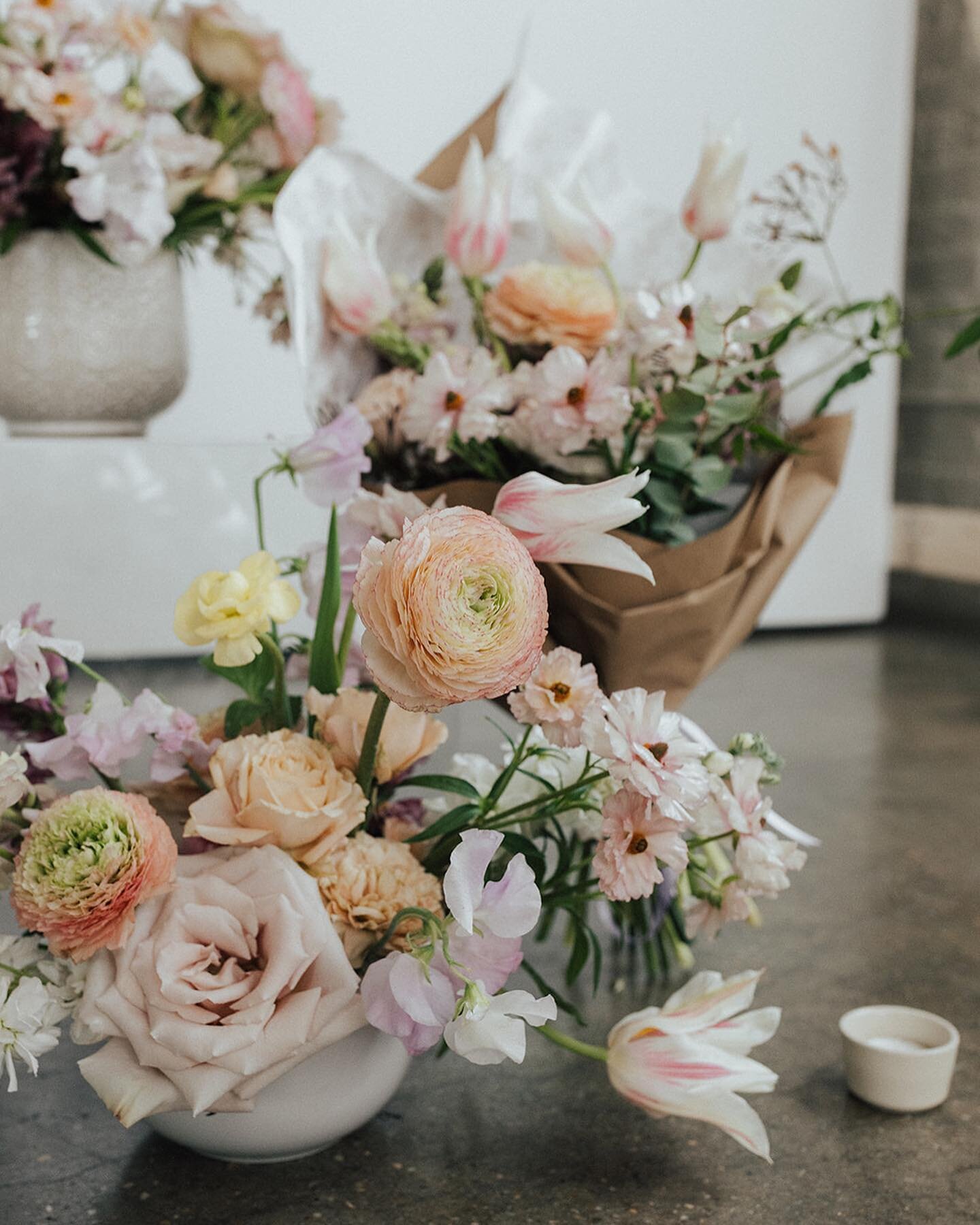 Mama&rsquo;s Day is a few days away! Pre-Orders are open until Wednesday. Link in bio. 

I&rsquo;ll also be offering pre made wraps and arrangements at @17berkshire May 13th. 

Can&rsquo;t wait to flower for all the beautiful mamas 🥰

📸- @jodarling