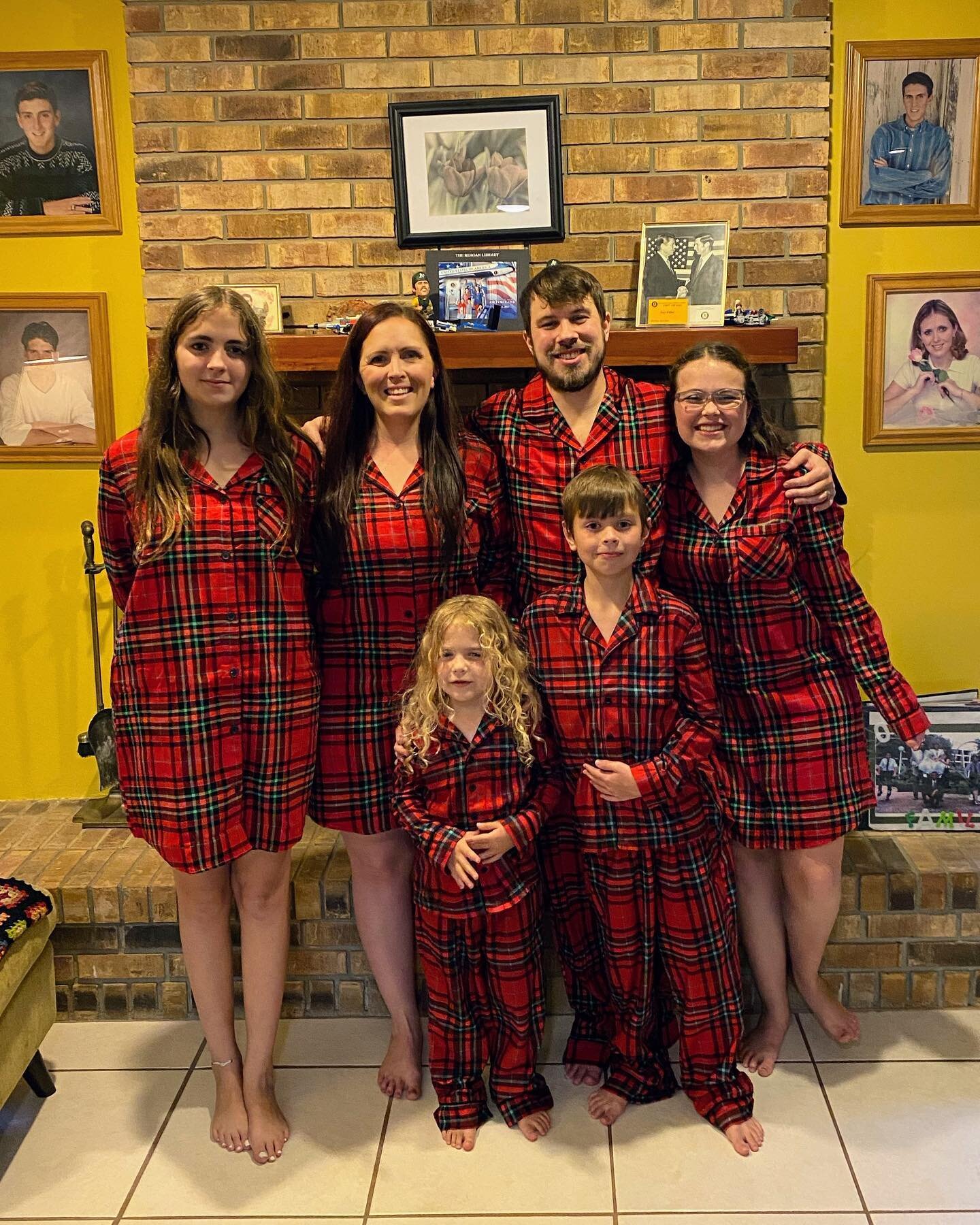 Thanksgiving weekend was great spending time with family, especially when it&rsquo;s 80 degrees and you can swim in the pool ☀️ 
So thankful and blessed for my beautiful family and even more thankful they don&rsquo;t kill me for making us wear matchi
