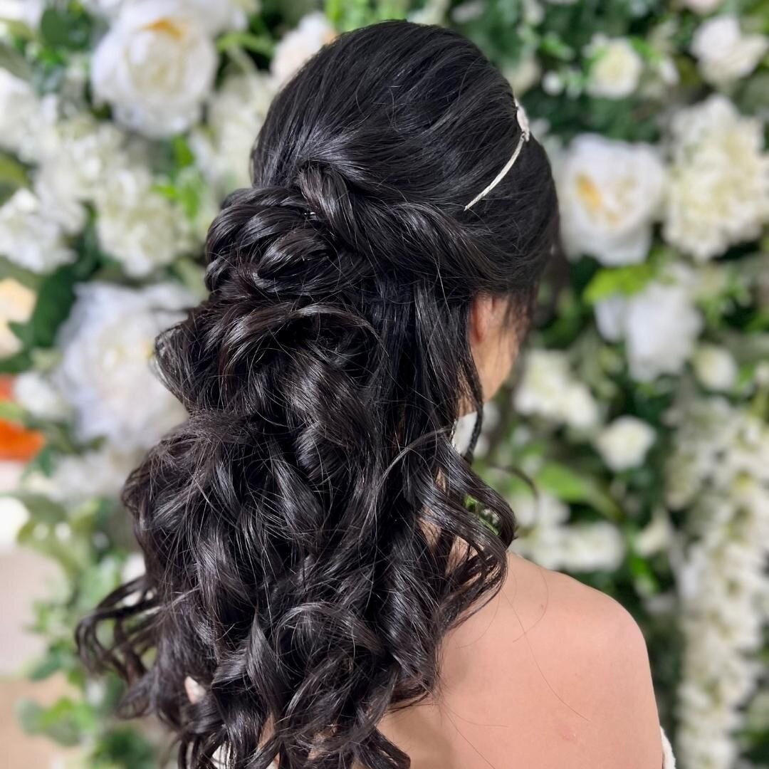 When you want a chic boho wedding day hair style.
When you don't want your hair to steal the entire show but certainly your style should have its place! After all it's the overall beauty of a bride that causes the WOW factor!
Set up a consultation wi