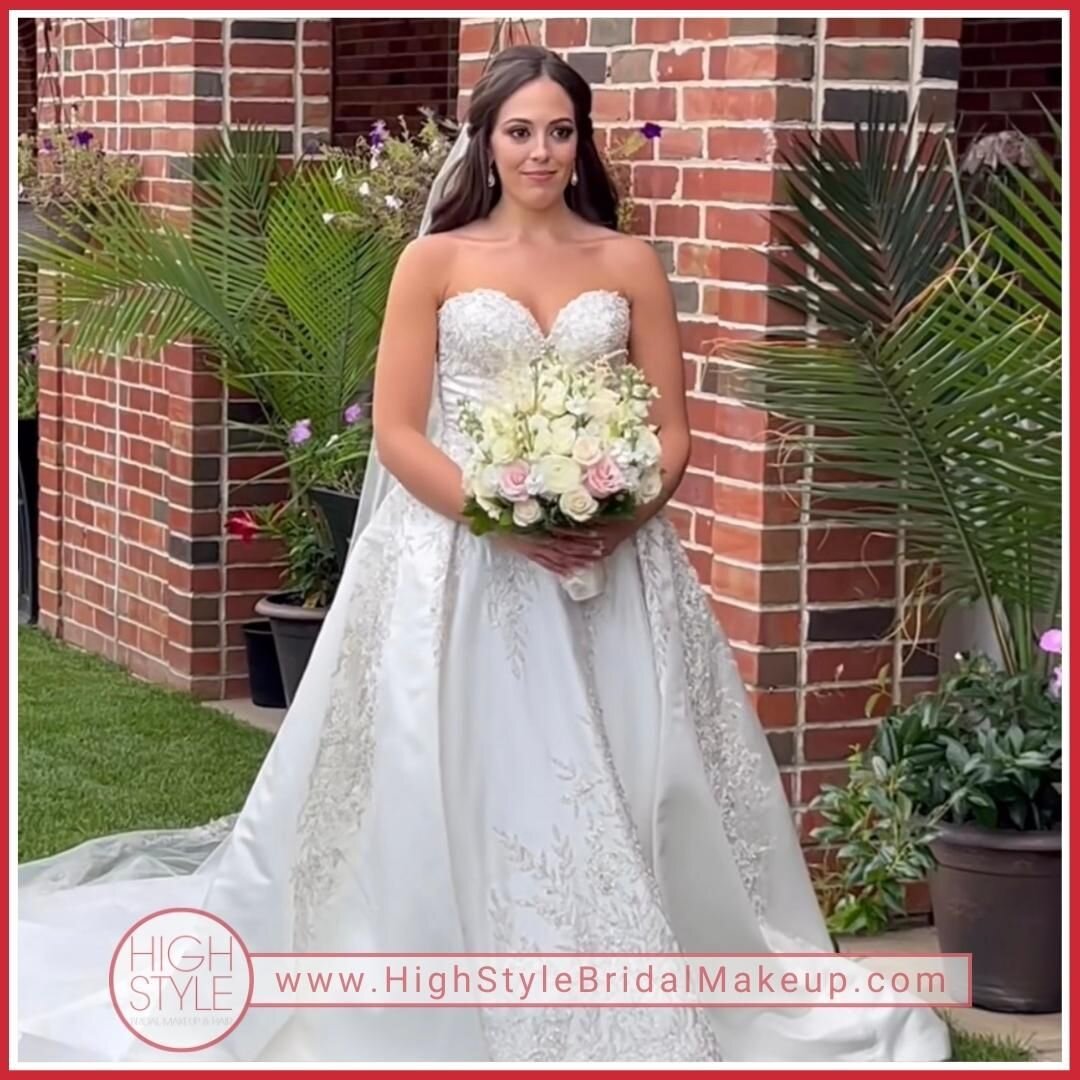 Moments of a life time! Make sure you look your best!
When you want Natural Beauty.
Contact Us Bio in Link

#JayLimPhotography
#GinaLongIsIandWeddingandEvents #beforeaftermakeup #naturalmakeuptransformation #beforeaftertrial #weddingphotography #hair