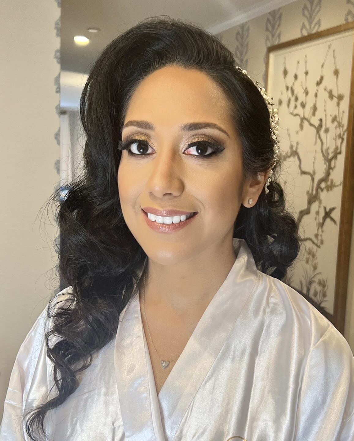 Every Bride wants flawless skin and Big Eyes!
That&rsquo;s what we do for you.
Contact us to learn more:Bio in Link 

#makeupartist #longislandmakeupandhair 
#TimberPointvenu#airbrushmakeup #glammakeup #softglammakeuplook #newyork_instagram #makeupan