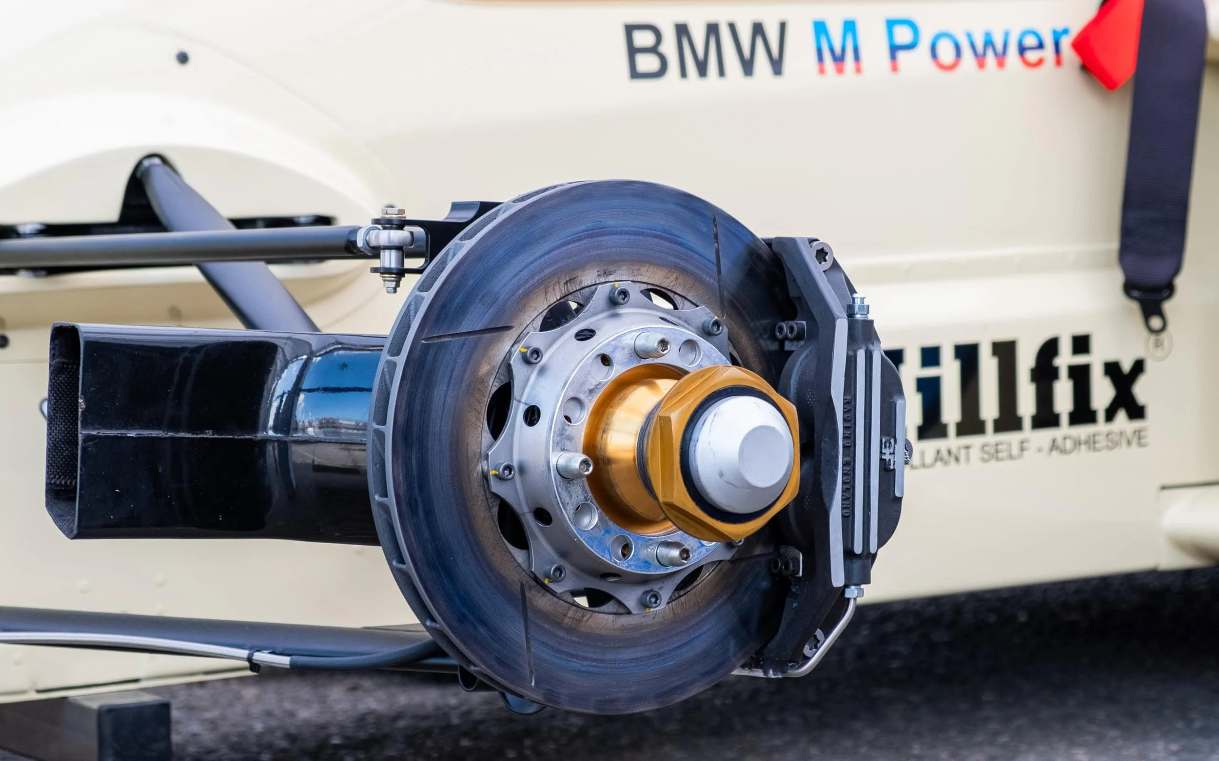 Close-up of the brakes of the Arrows A8 F1 racing car.