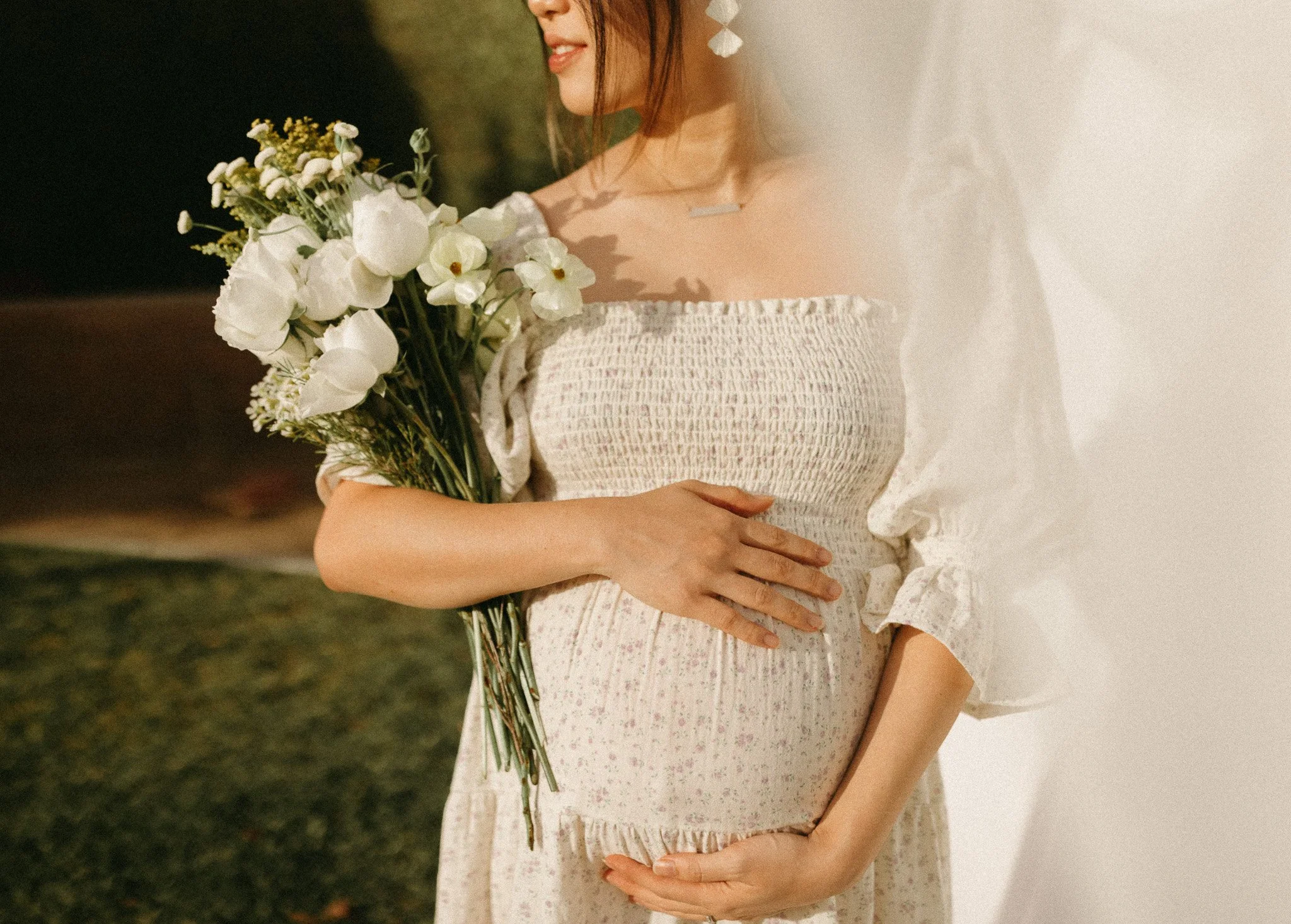 Backyard Maternity Photoshoot
