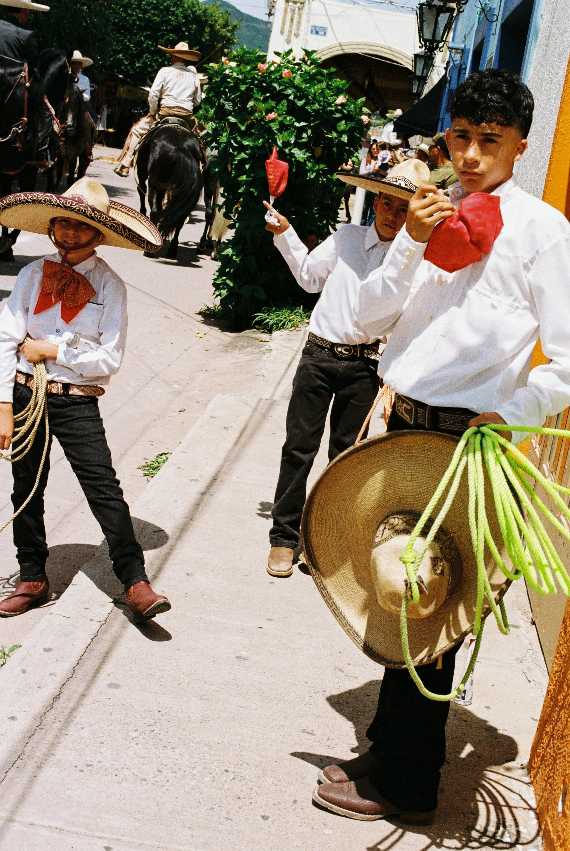 B000251-R1-34-35A.jpg