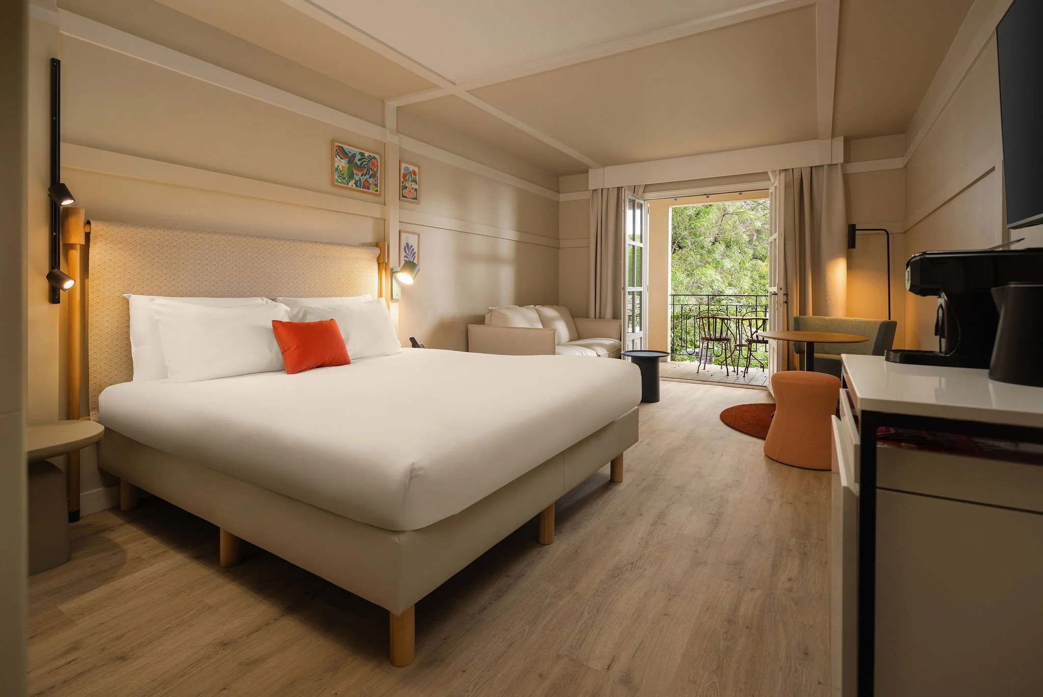 Bastide-de-Mougens-rm201-JuniorSuite-II.jpg
