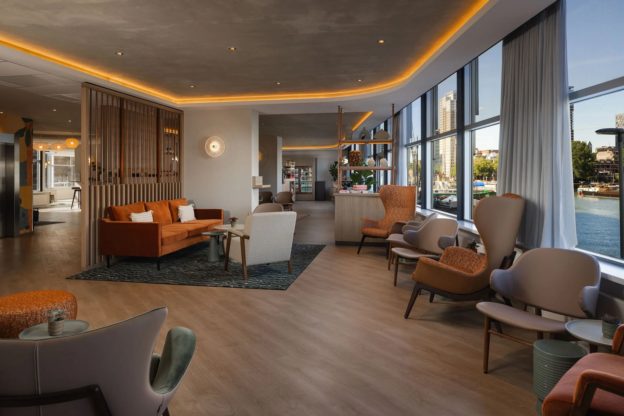 DoubleTree-Rotterdam-LobbyArea.jpg