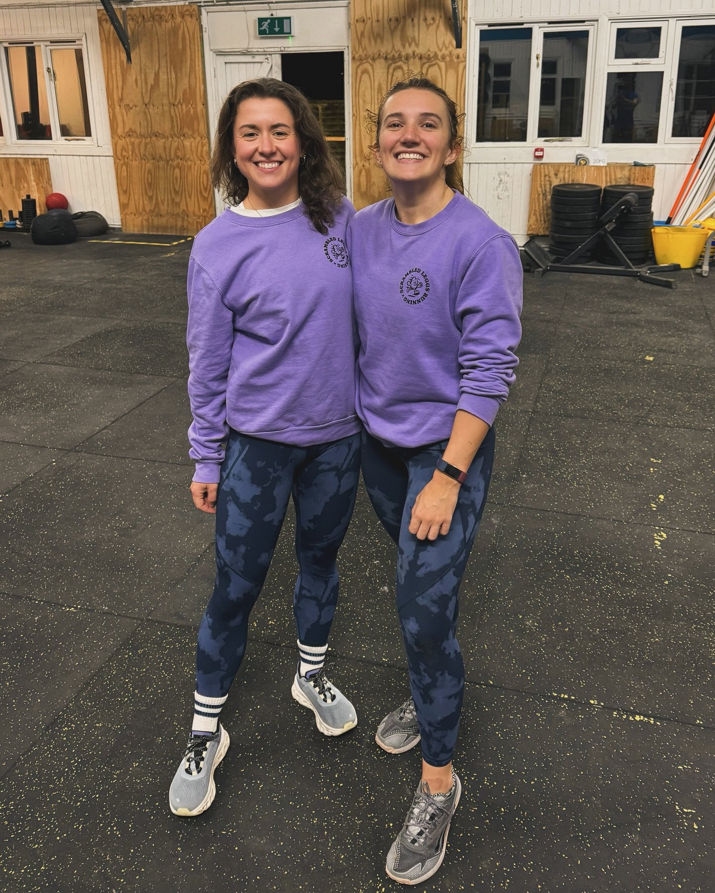 👯&zwj;♀️💜🤍 

Reppin&rsquo; SL at the gym 

#twinnies #merch #bff