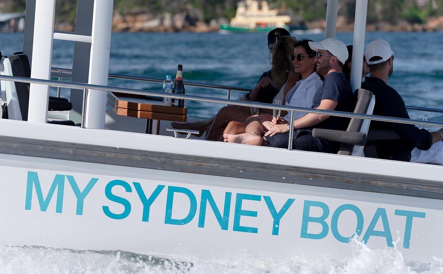 Who&rsquo;s ready for the weekend! 🥳🤪

With tops of of 30 degree on Sunday, it&rsquo;s the perfect day for a cruise with your mates, so book now by calling 1300 183 365 📱

#mysydneyboat #visitnsw #destination_nsw #feelnsw #seesydney #australia