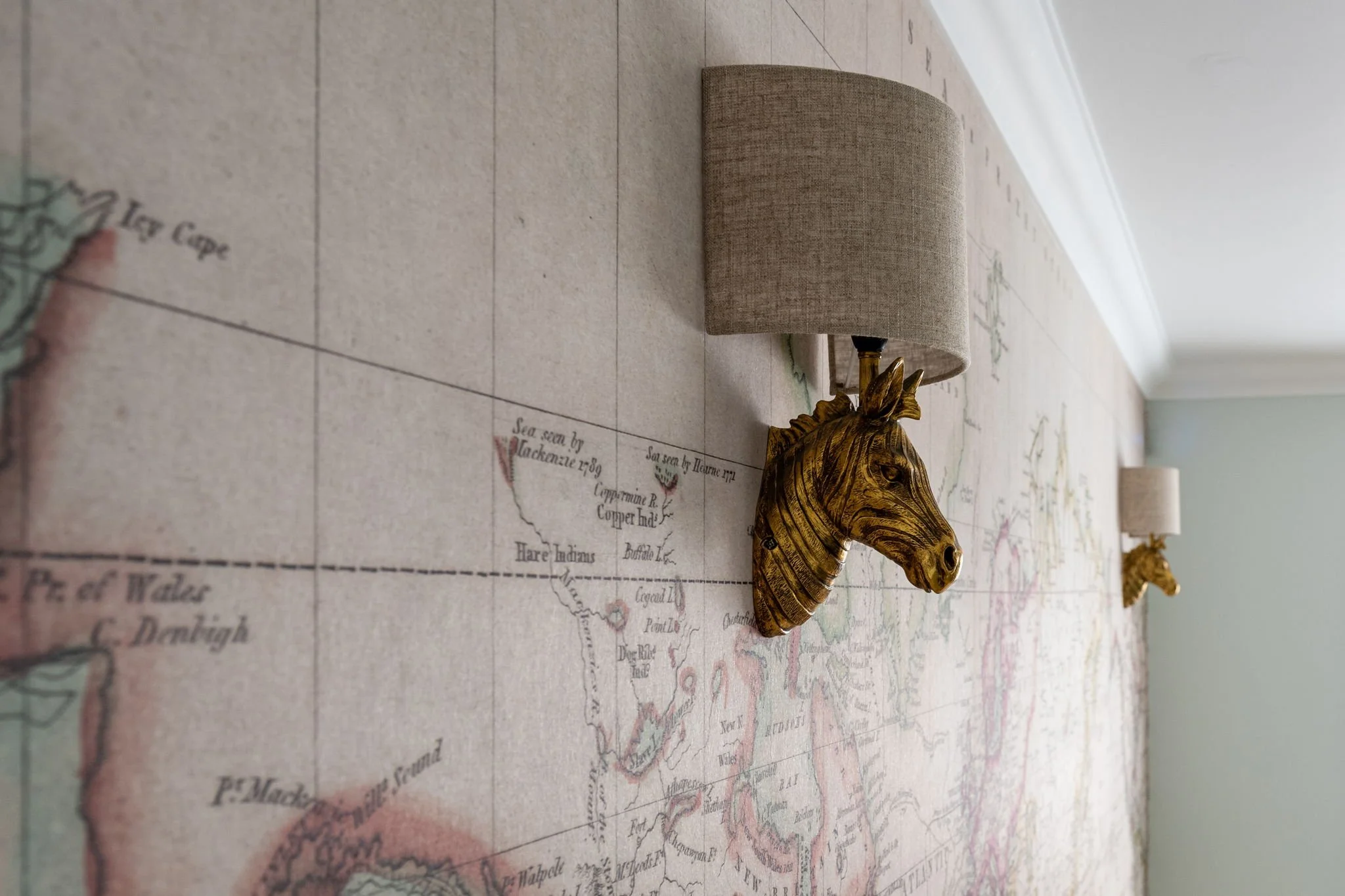 240229-1177 Light fitting wallpaper feature.jpg