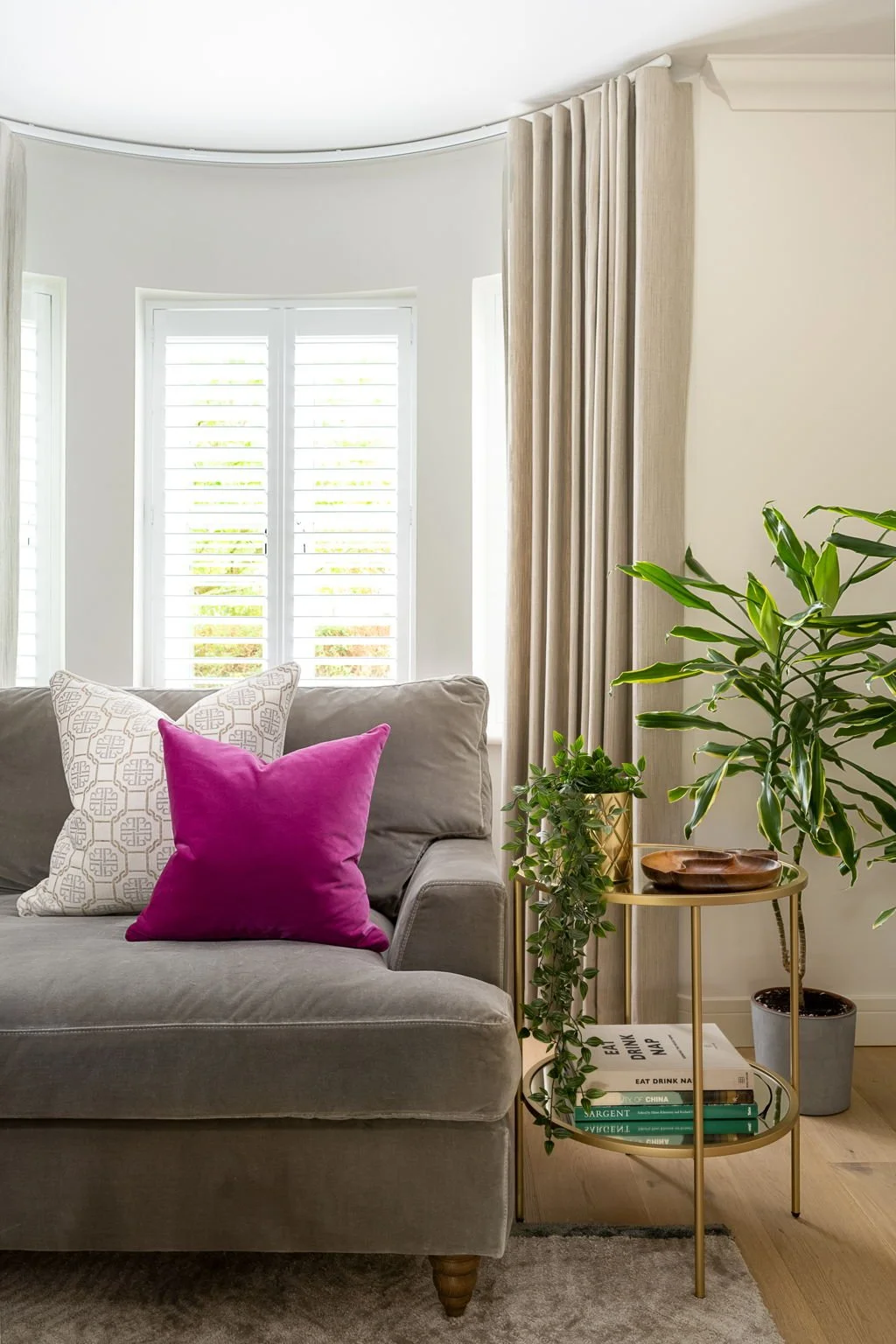 221005-1415 Loveseat feature.jpg