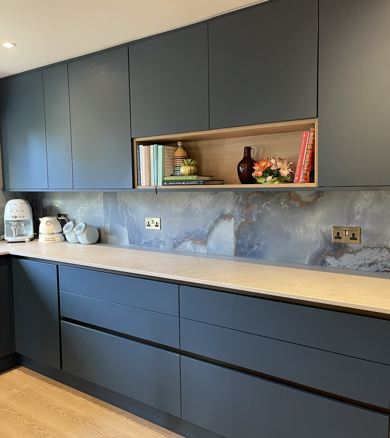 Statement kitchen splash back by Holly Scott Interior Design, Berkshire