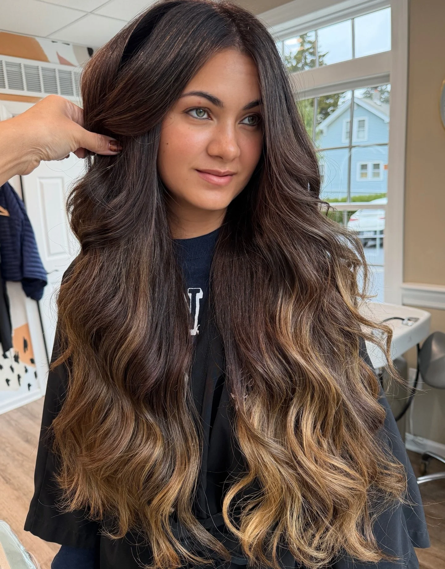 Giving off major fall Queenie vibes with her mocha mousse swirl choice🤎🤎🧸🤎🤎 hair by Cami.

#behindthechair 
#lehighvalleystylist 
#lehighvalleyhair 
#lehighvalleyhairstylist 
#610hair