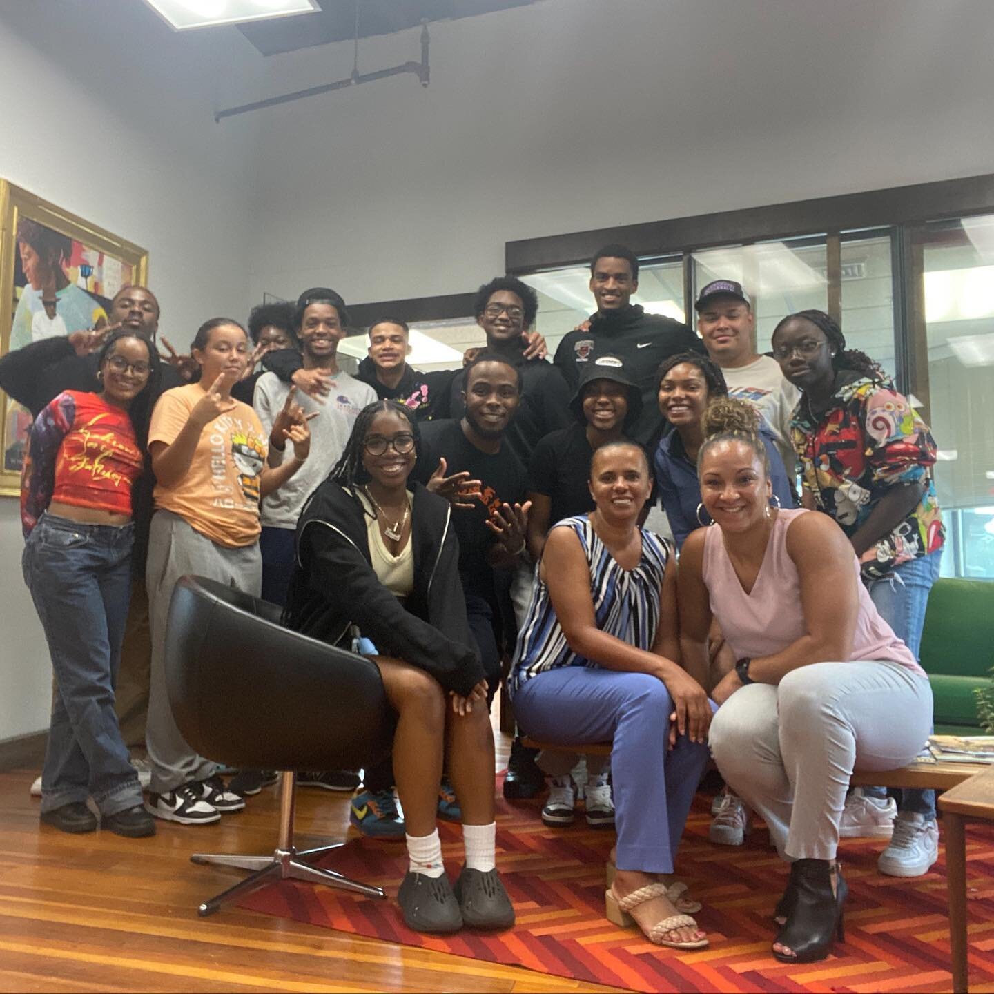 On behalf of the 617Peak team we would like to give a HUGE thank you to Ms. Ana and Ms. Camille from @easternbank ! We appreciate the gems about financial literacy and banking.💎

_________
#617peak #youthprogram #bostonyouth #easternbank #financiall