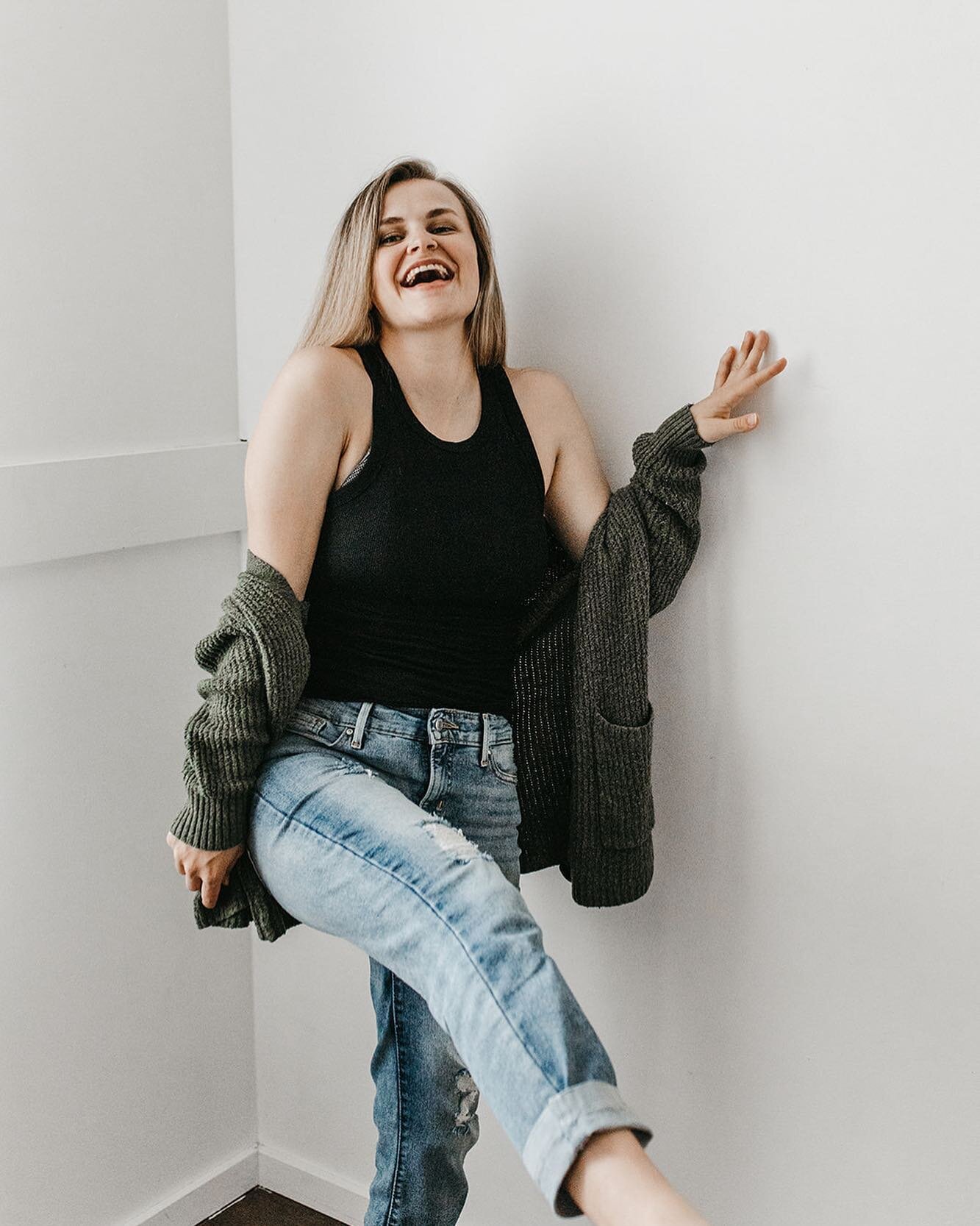 We talk a lot about business around here, but let&rsquo;s get to know each other a little better, what do you say?? Here are some things you might not know about me:
 
⭐️ I would rather eat dinner with friends than go out and shop any day.
⭐️ Hawaii 
