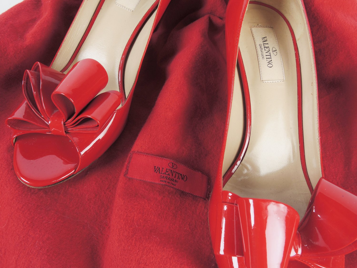 Åben Afstå Formindske VALENTINO Red Patent Leather Bow Accent Pumps Size 40 — Seams to Fit  Women's Consignment