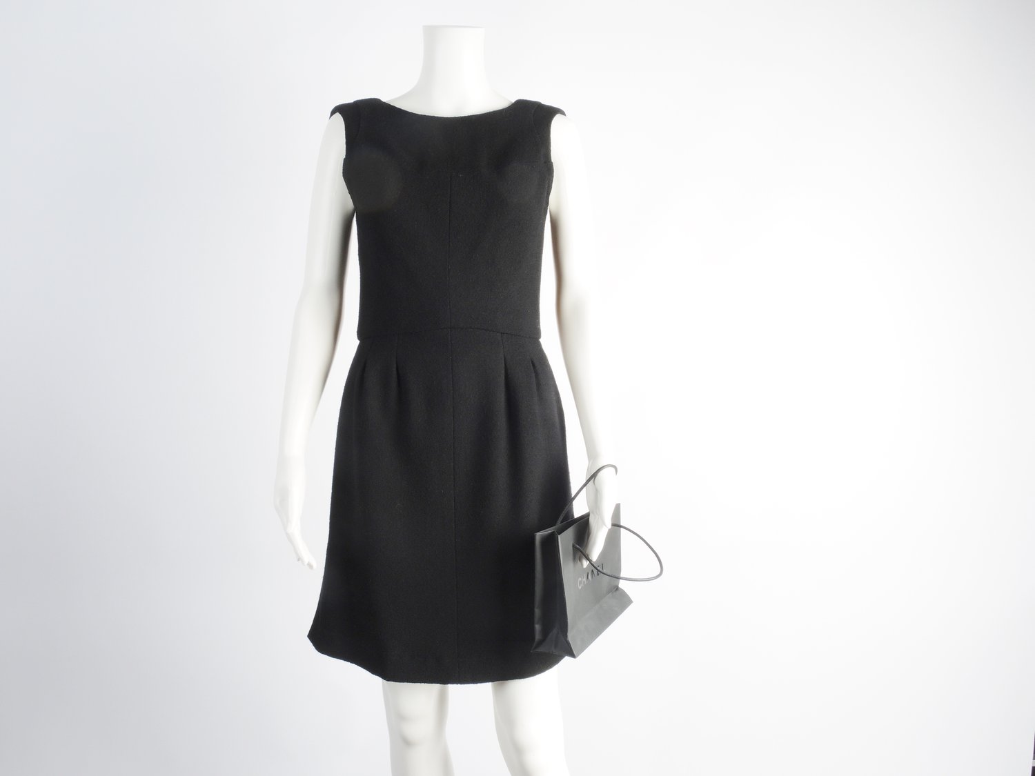 Women's Chanel Square Neck Dress. Size 40 – Chic To Chic Consignment