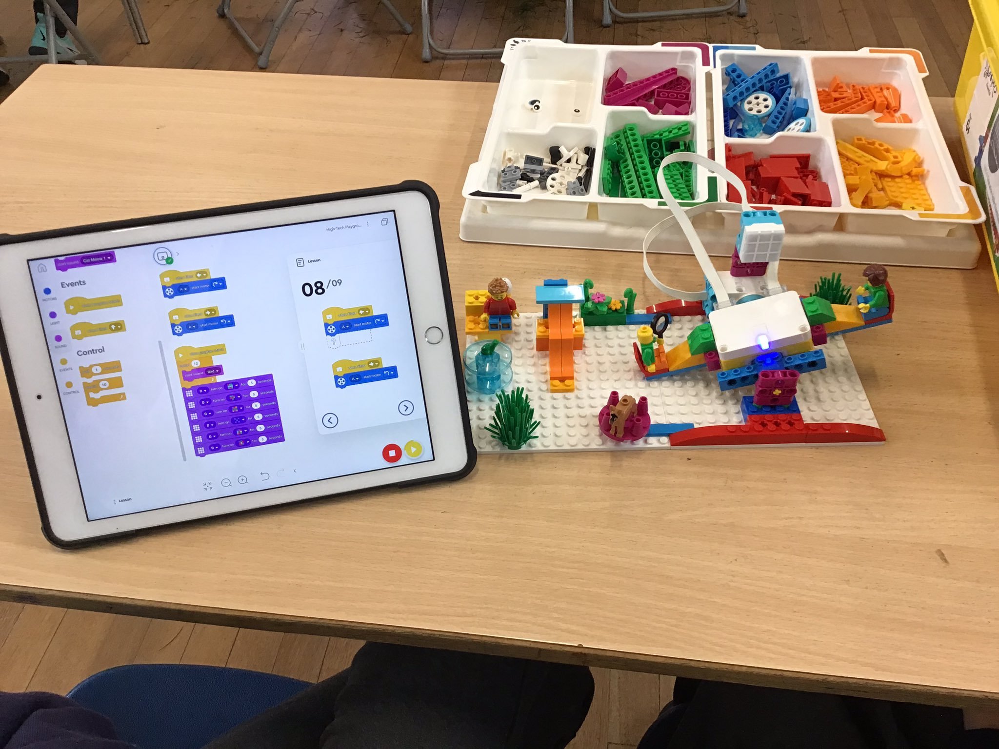 STEMbotics LEGO WeDo 2.0 Robotics & Coding Workshop — School Workshop ...