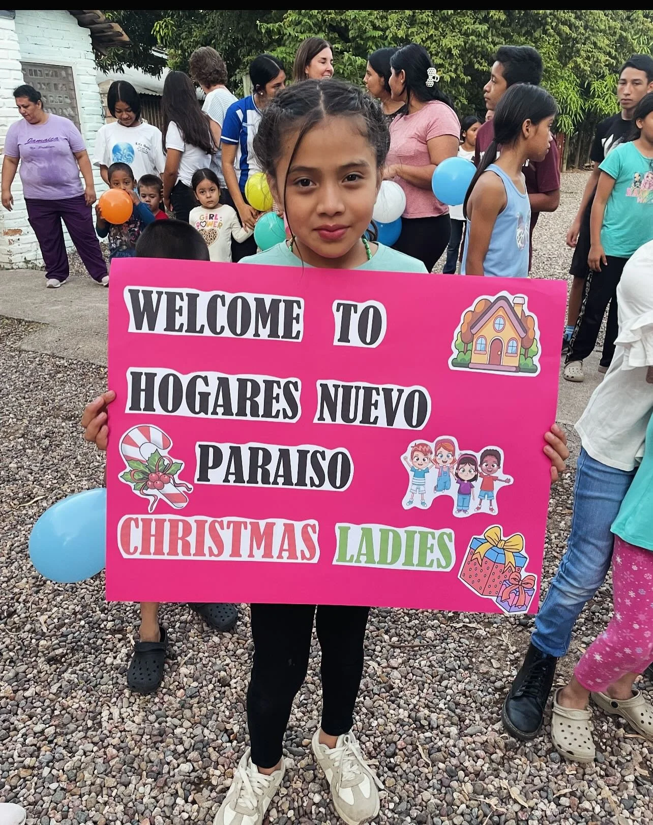 Feliz navidad! ❤️🎄
Our beloved group of &ldquo;Christmas ladies&rdquo; spent a very busy week in Nuevo Para&iacute;so! Some special moments included:
✨The group wrapped clothing and toys for every child at Nuevo and hosted a Secret Santa store where