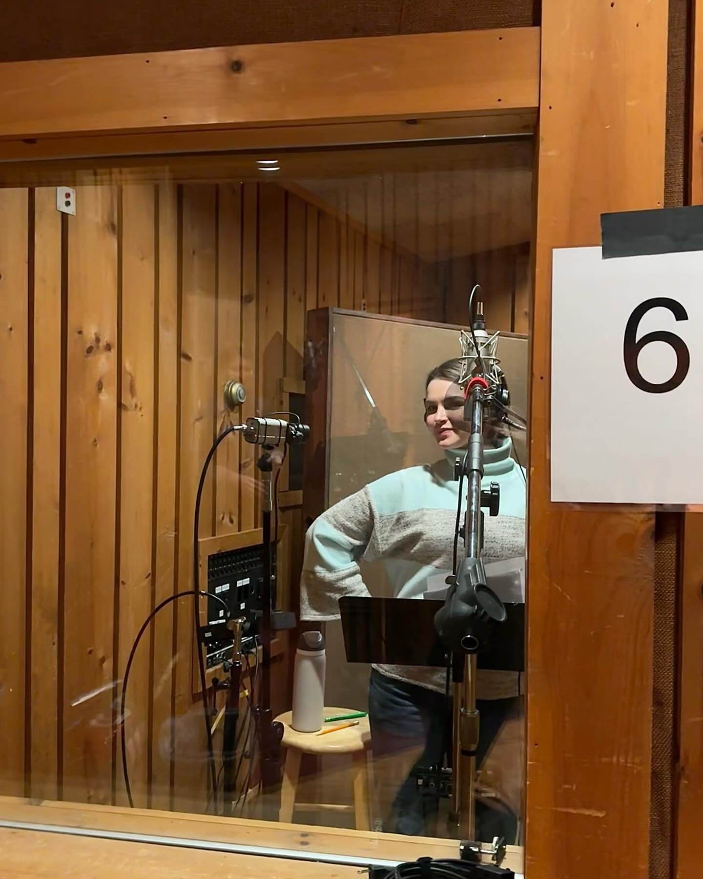 Some super cool work for @disneyonbroadway the last couple weeks ❄️⛄️ A stellar group of vocalists with geniuses @caleyberetta , @steoremus , and their teams at the helm. I do not take for granted the days I spend surrounded by beautiful music 🥹 I l