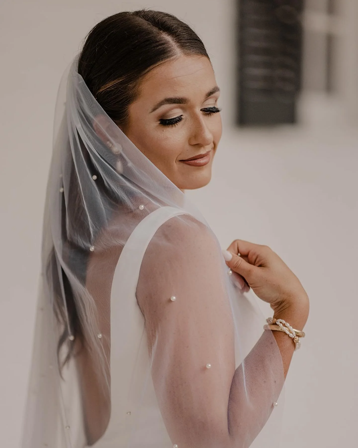 🤍 Mrs. Bergeron 🤍

Would you believe it stormed all day right up until we took these gorgeous bridals? We may have had to change locations last minute but I love how these turned out! Isn&rsquo;t Ashlea such a beautiful bride?!😍

&bull;
&bull;
&bu