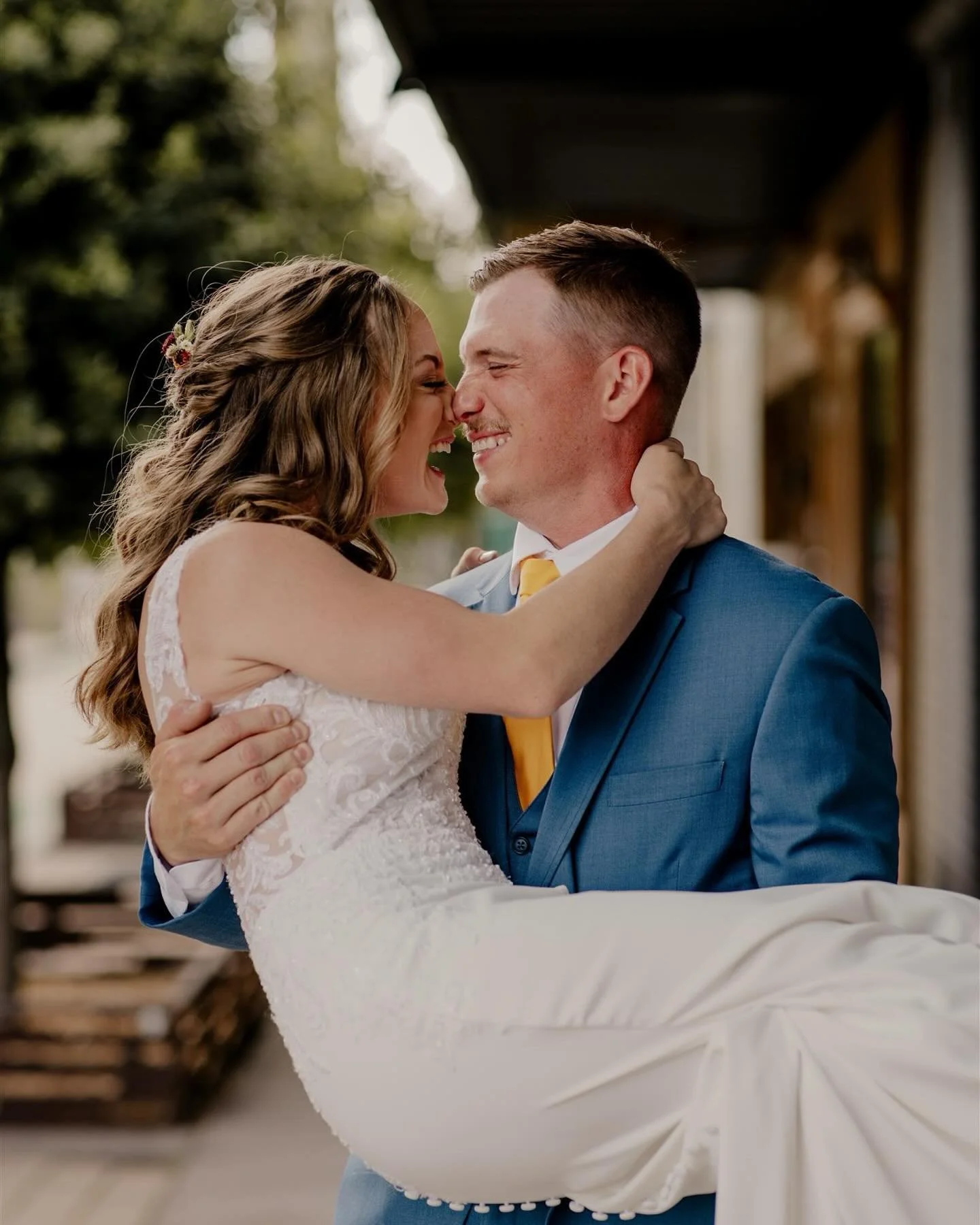 🌼 Andrea + Dorian 🌼

I&rsquo;m obsessed with how colorful and happy this day was! I mean, those florals!😍 The perfect summer wedding!
&bull;
&bull;
&bull;
&bull;
&bull;
&bull;
#radlovestories #authenticlovemag #radcouples #loveintentionally #anoth