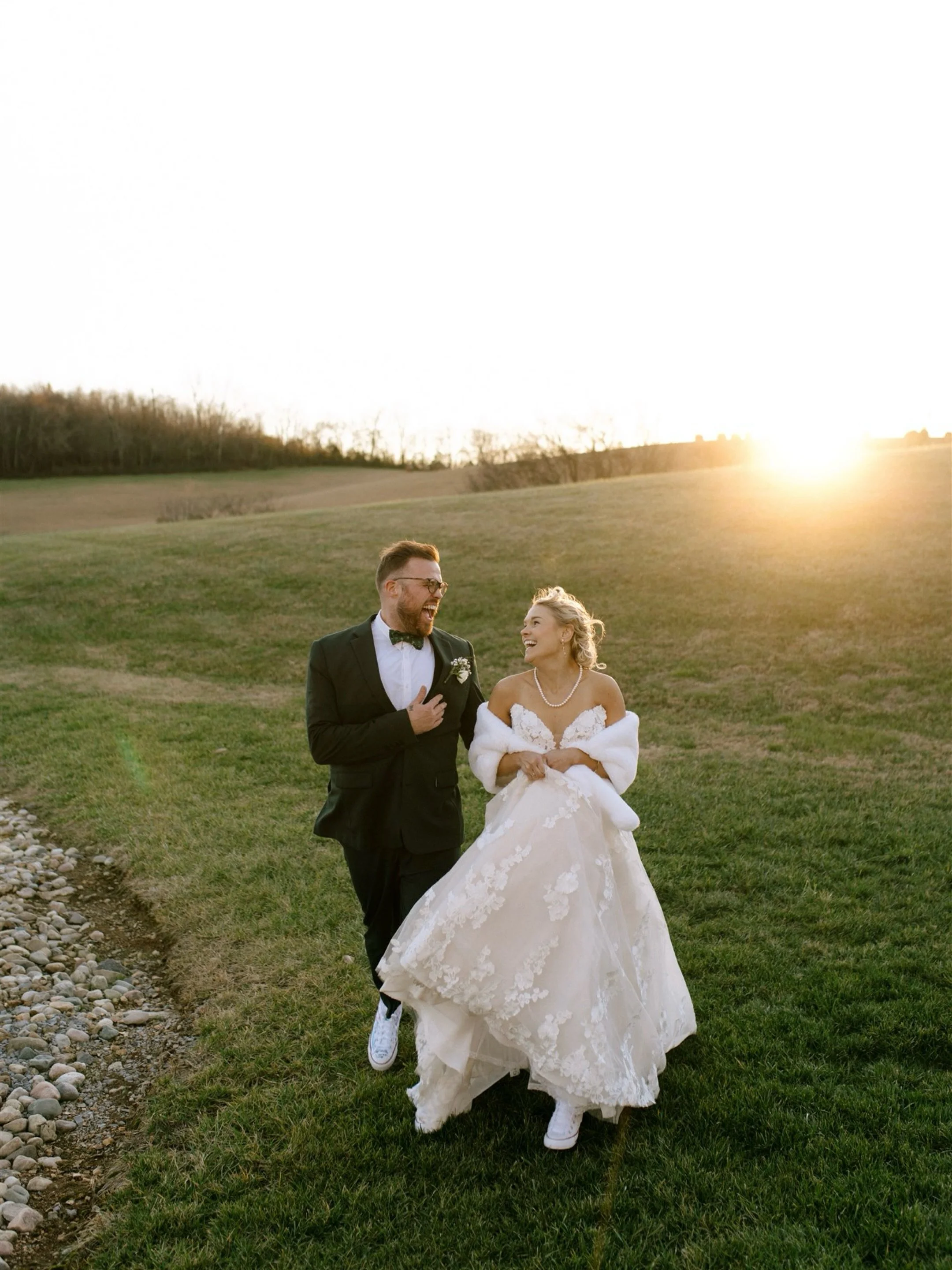 darrick + natalie 🤍

venue: @thewhitedovebarn 
hair: @chasingtaylorleigh @onyxnashville 
makeup: @makeupbylaurelelizabeth
rings: @rummelesfinejewelry