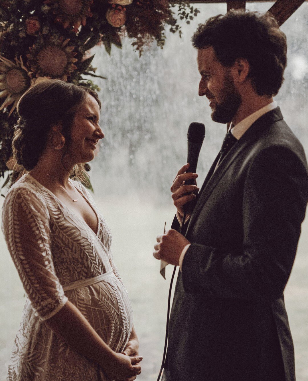 Wrap Around. The perfect choice.⁠
⁠
📷 credit morganrobertsphoto⁠
🤵🏼 @charlierangermc⁠
⁠
#maternityweddingdress #maternitybridal #pregnantbride  #weddingideas #weddingplanning #weddinginspiration #weddinginspo #weddingblog #alternativeweddingdetail