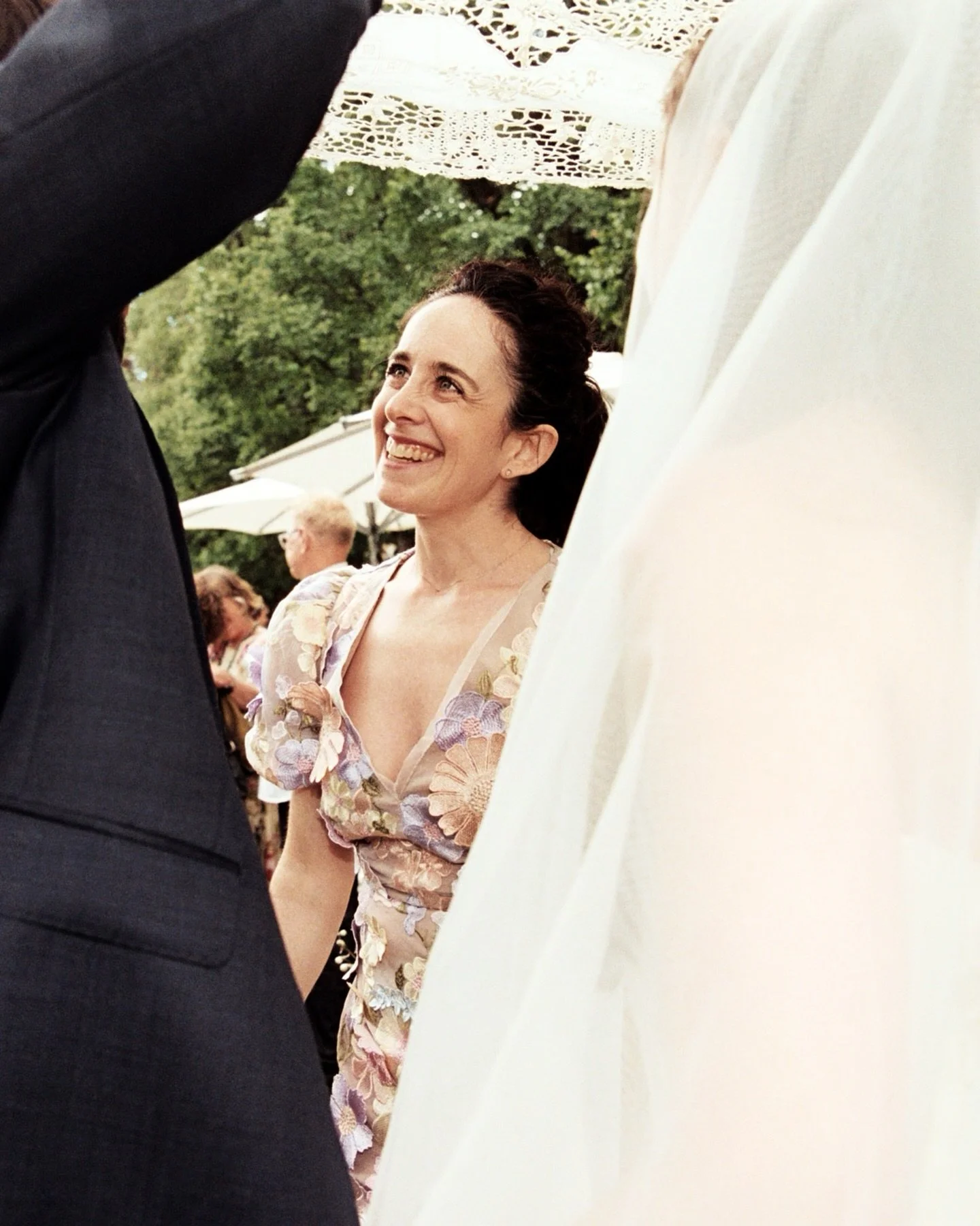 This beautiful moment of Kimberley with Issi and Dan was captured by @analog_modern 

She&rsquo;s never the kind of celebrant who stands at a distance from your day. She&rsquo;s in it with you. Holding the moment. Helping create something that feels 