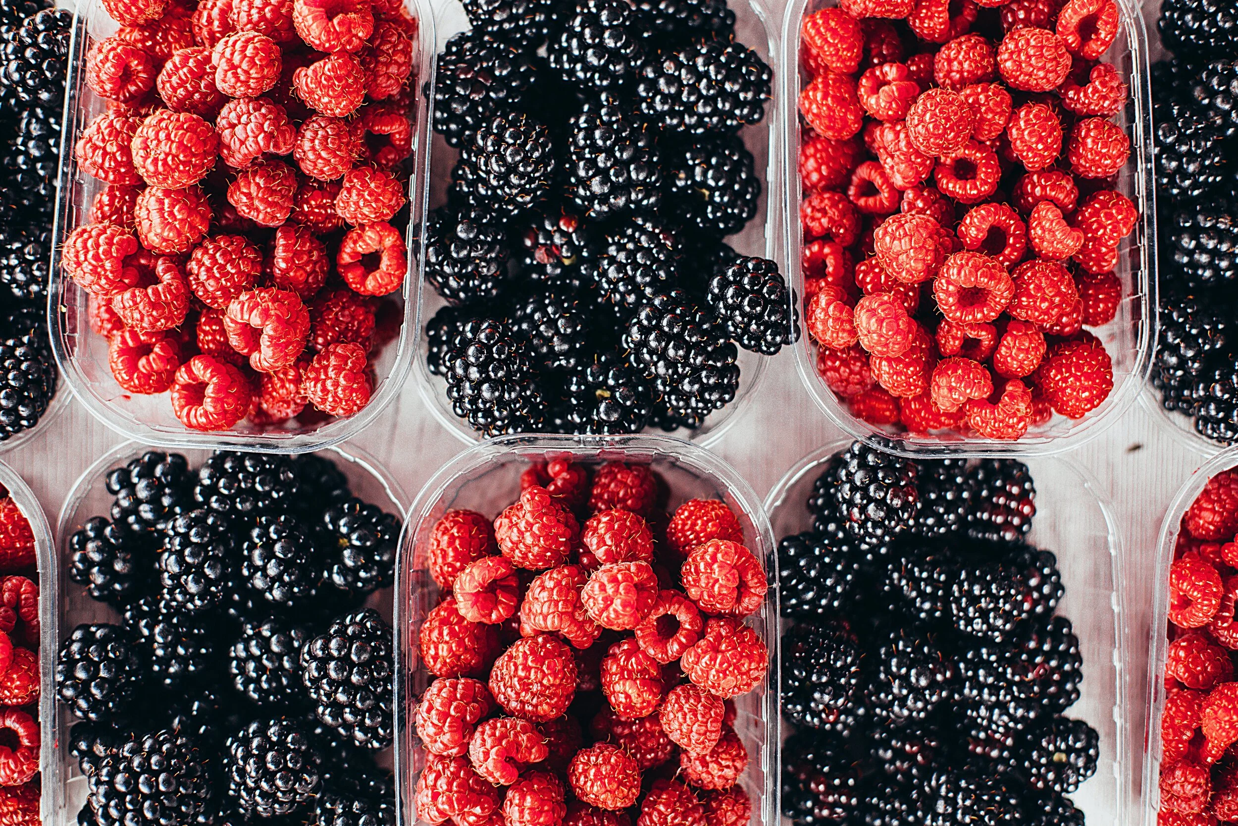 blackberries-and-raspberries-in-clear-plastic-containers-1508665.jpg