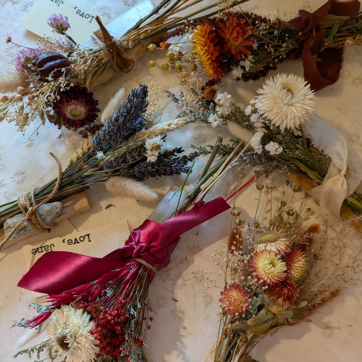 Hello Friends! 

Is it time to cleanse your space?! Our handcrafted smudge sticks are the perfect gift for all occasions. 

Love, Jane

Be Brave. Be Kind 

#cleanseyourspace#peacewithin#uniquegifts#holiday#driedflowers#portangelesfarmersmarket