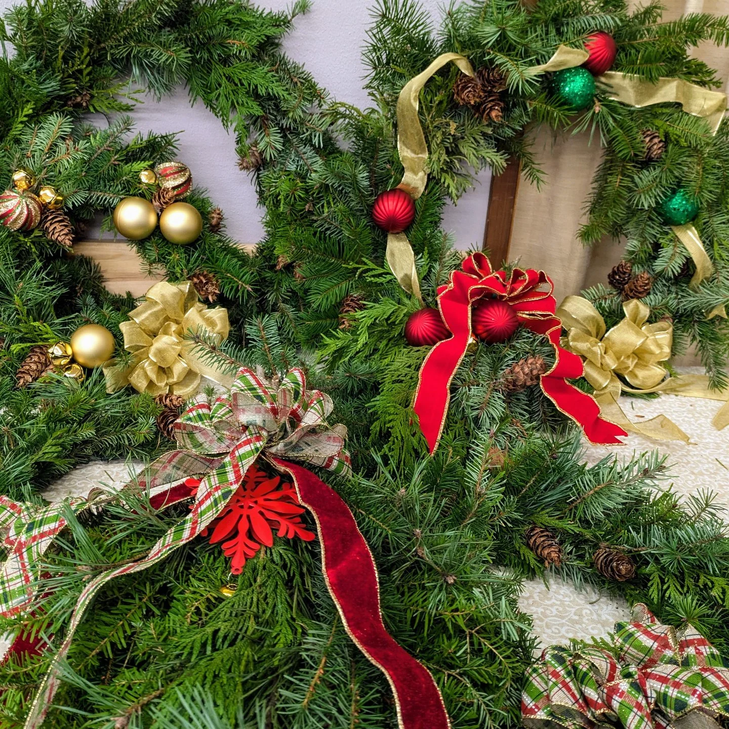 Fresh Wreaths!  We'll be at the Port Angeles Farmers market Saturday from 10-2

Love, Jane

#freshwreaths#holiday#portangelesfarmersmarket#evergreens#christmastree#swag#pinecones#giving