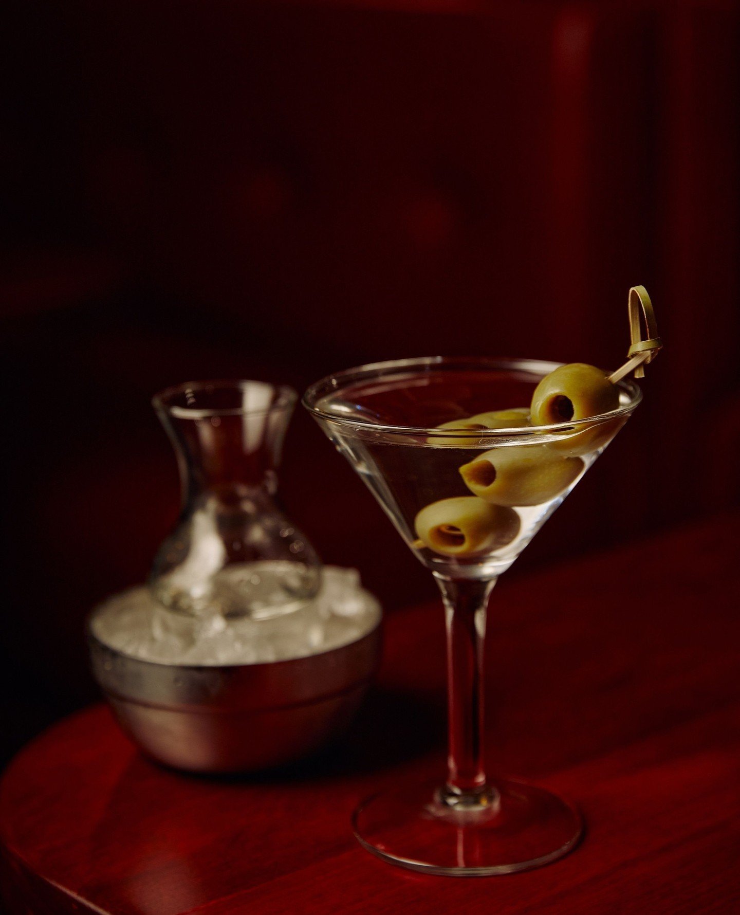 Which Martini are you on a Monday? Join us for Martini &amp; Margarita Mondays and enjoy $10 Vodka, Gin Martinis and Tommy Margaritas. ⁠
⁠
🫒 Classic Gin⁠
🍋 Classic Margarita ⁠
&hearts;️ Manhattan ⁠
🍊Cosmopolitan ⁠
⁠
#southmiami #miami #foxslounge 
