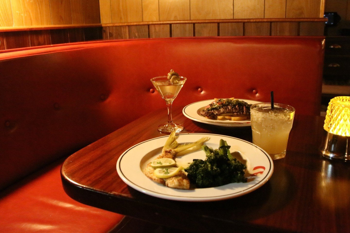 Don&rsquo;t forget to book on Resy 📍

#foxslounge #cocktailbar #dinner #since1946