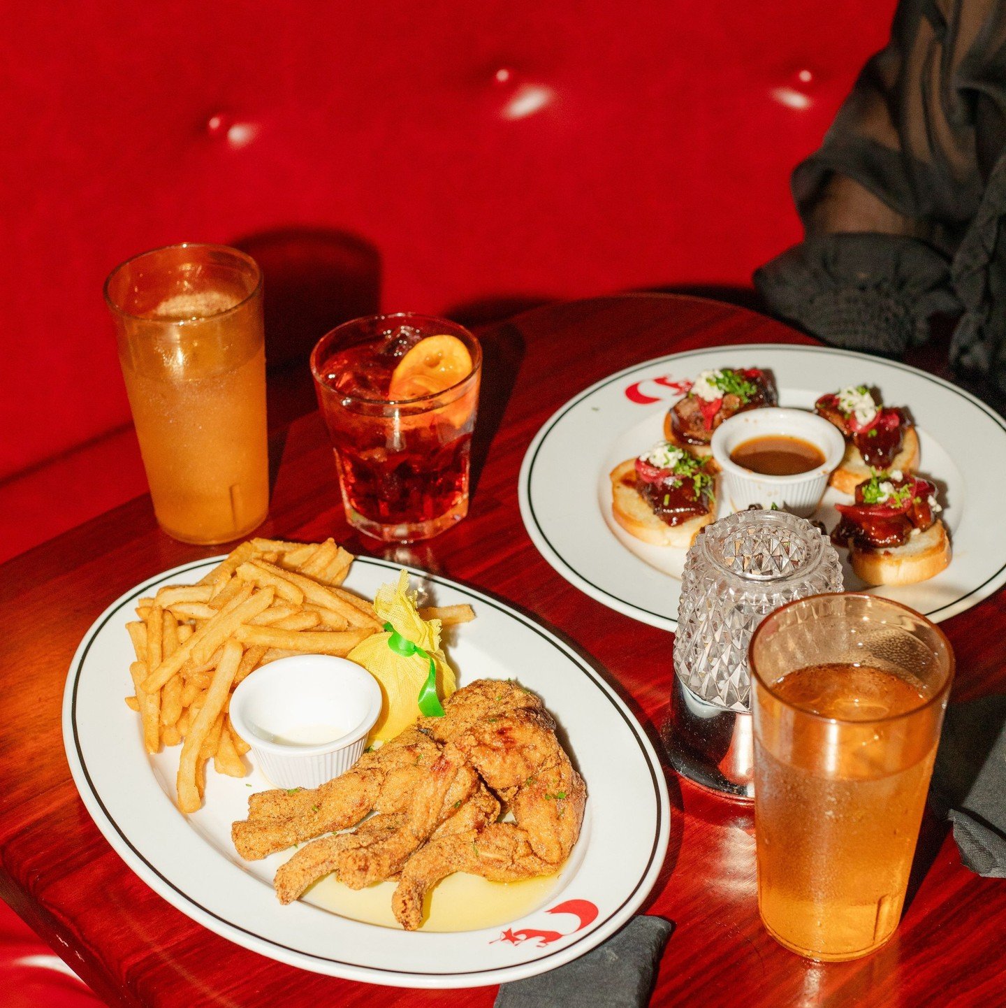 Catch 'em if you can! Best frog legs in town 🛫⁠
⁠
#froglegs #since1946 #oldnostalgia #newmemories #dirtymartini #bluecheeseolives #thefoxisback