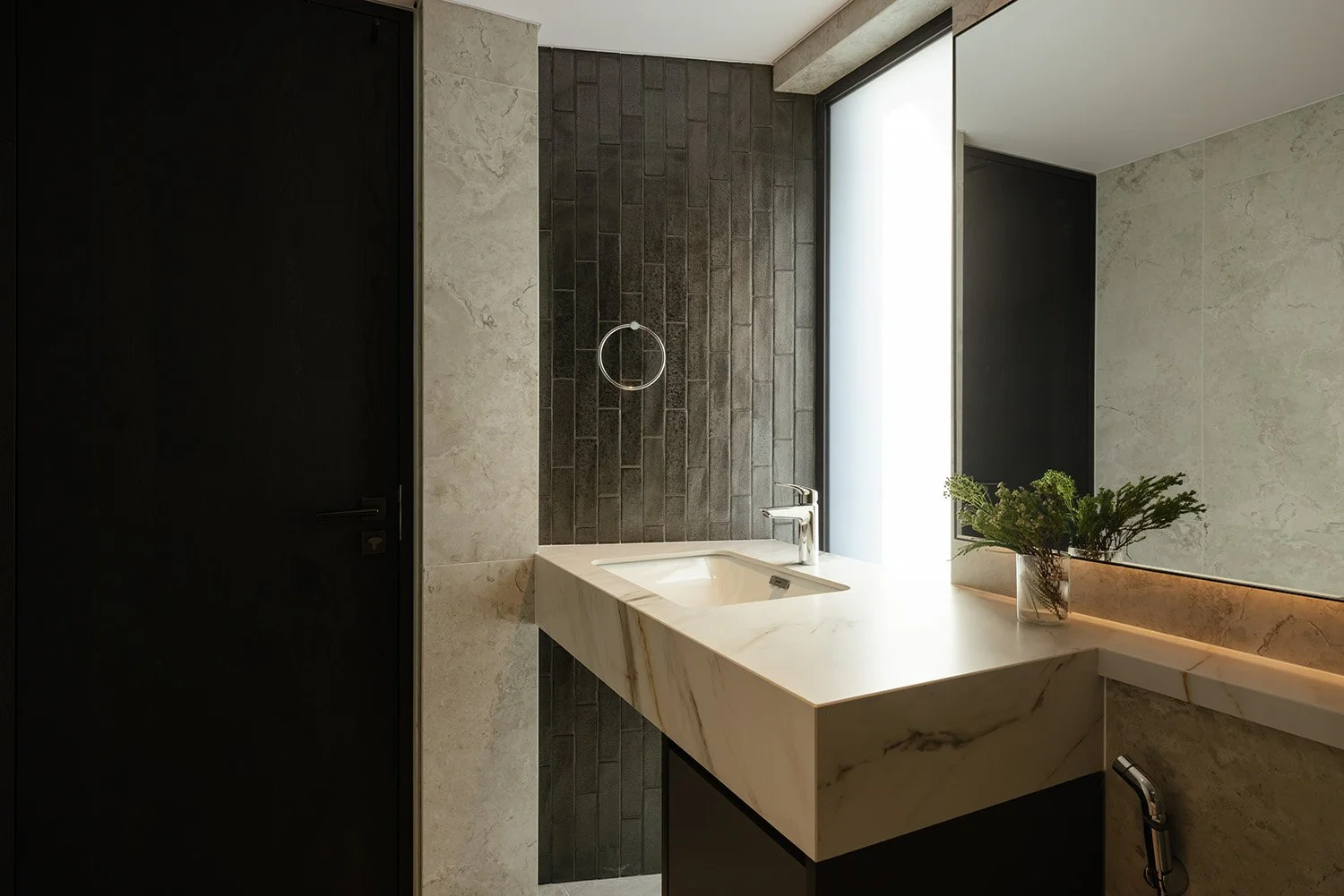 37THH_BATHROOM2.jpg