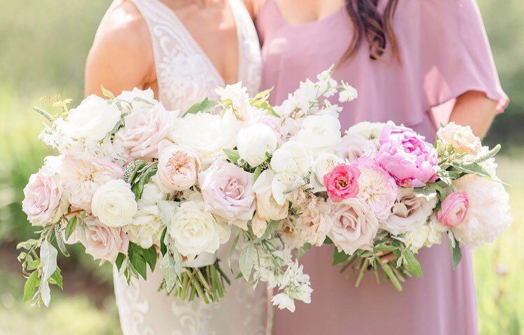 Gearing up for our most jam packed part of the season yet! Stay tuned this weekend for a fun palette featuring lots of fun textures 🌾
Photography: @jhallaphoto 
Florals: @__buds 
Venue: @newfoundlakeinn